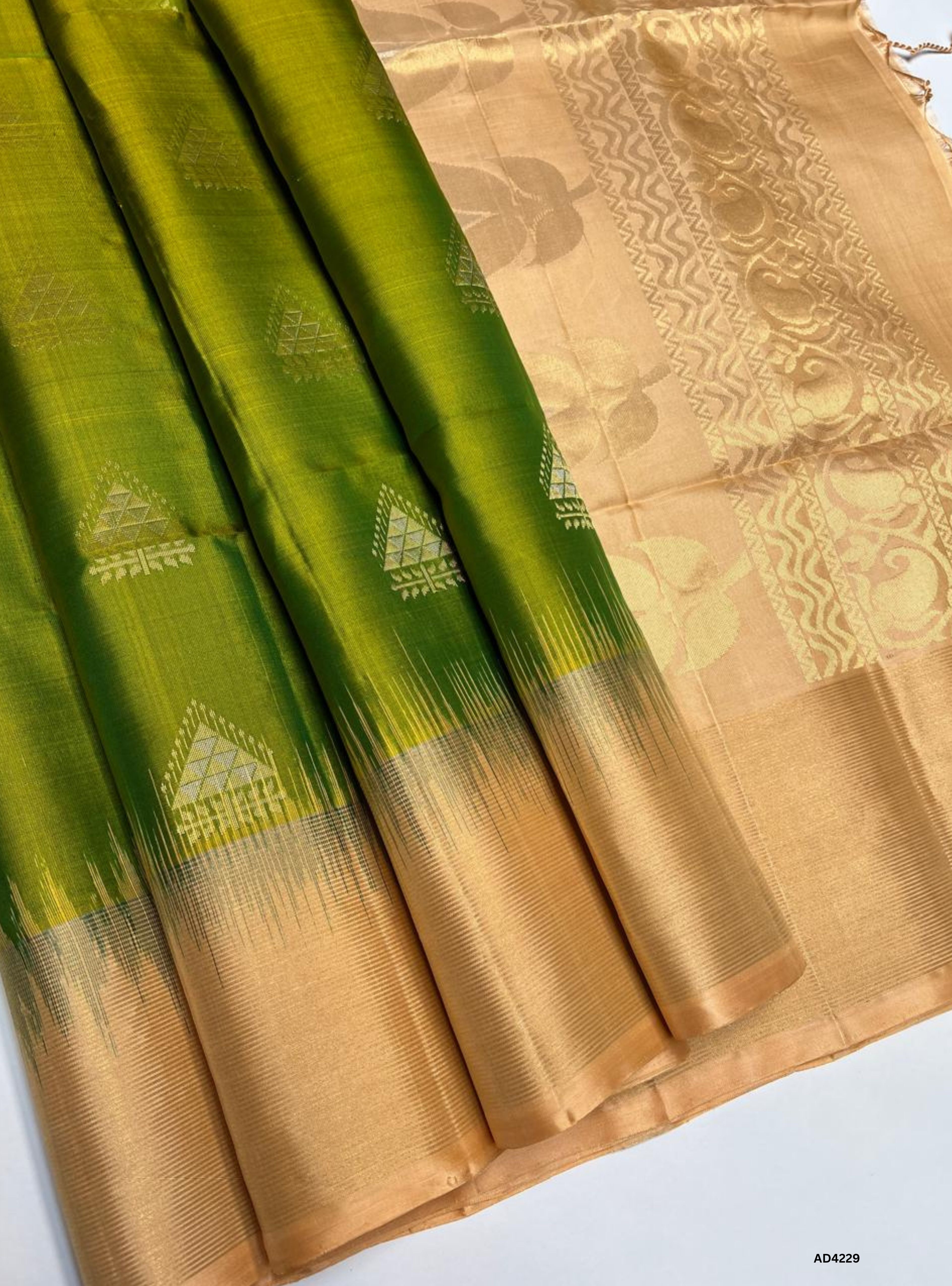 Dual Tone & Light Peach - Contrast Border Soft Silk Saree