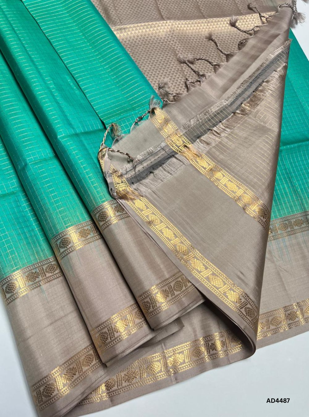 Sea Green & Beige - Checkerd Retta Pett Saree
