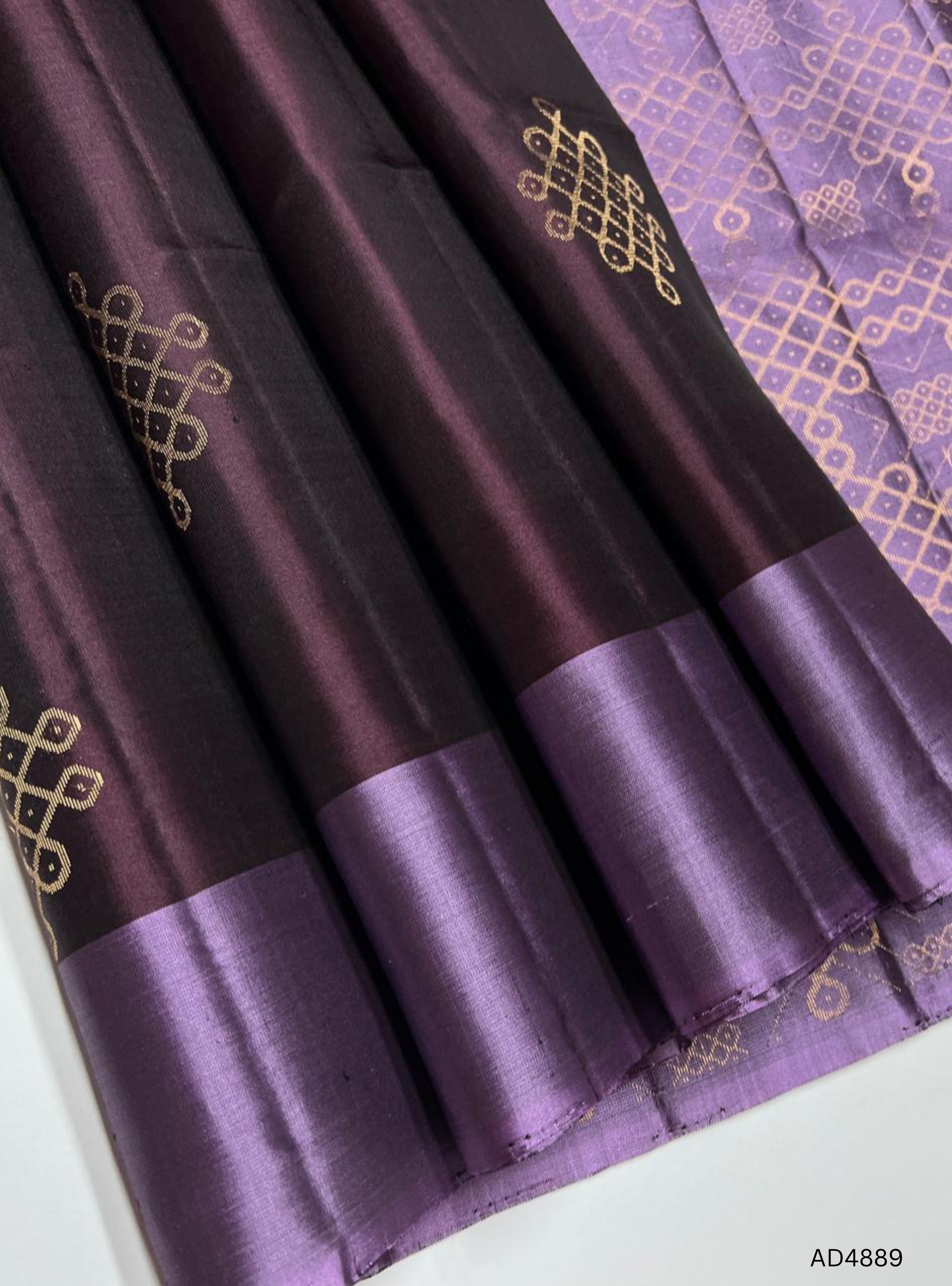 Plum & Lavender - Kolam Soft Silk Saree