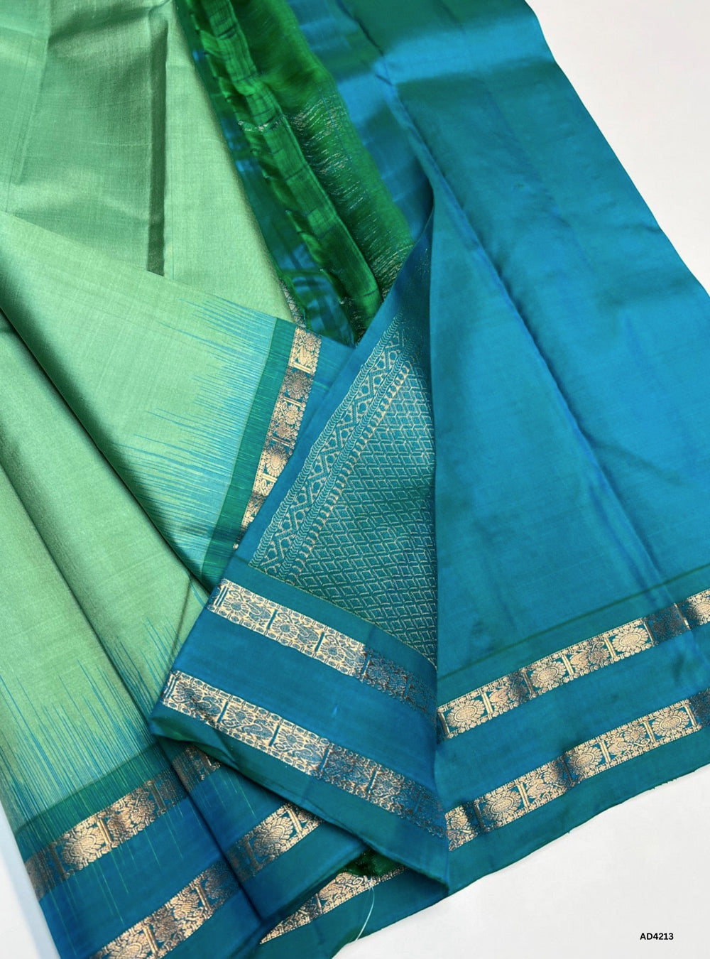 Pepper Mint & Turquoise - Plain Retta Pett Soft Silk Saree
