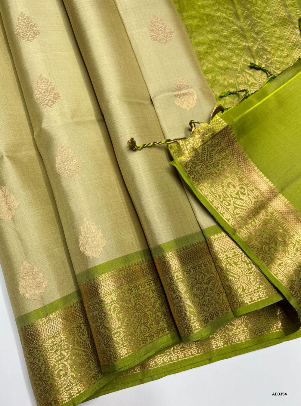Crème & Apple Green - Soft Silk Saree