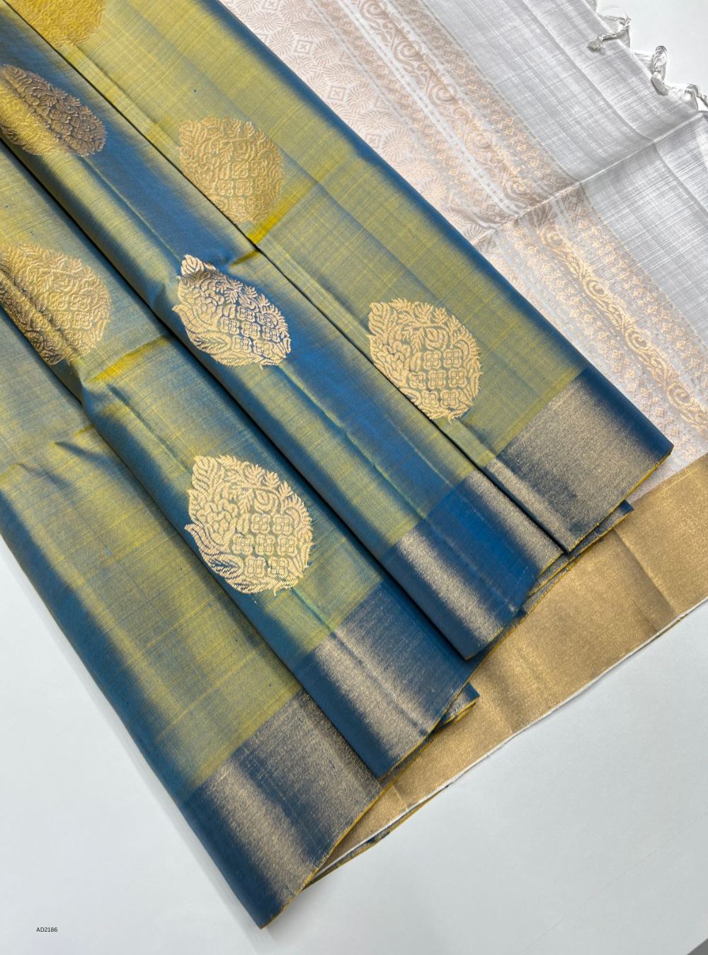 Dual Tone Green & White - Soft Silk Saree
