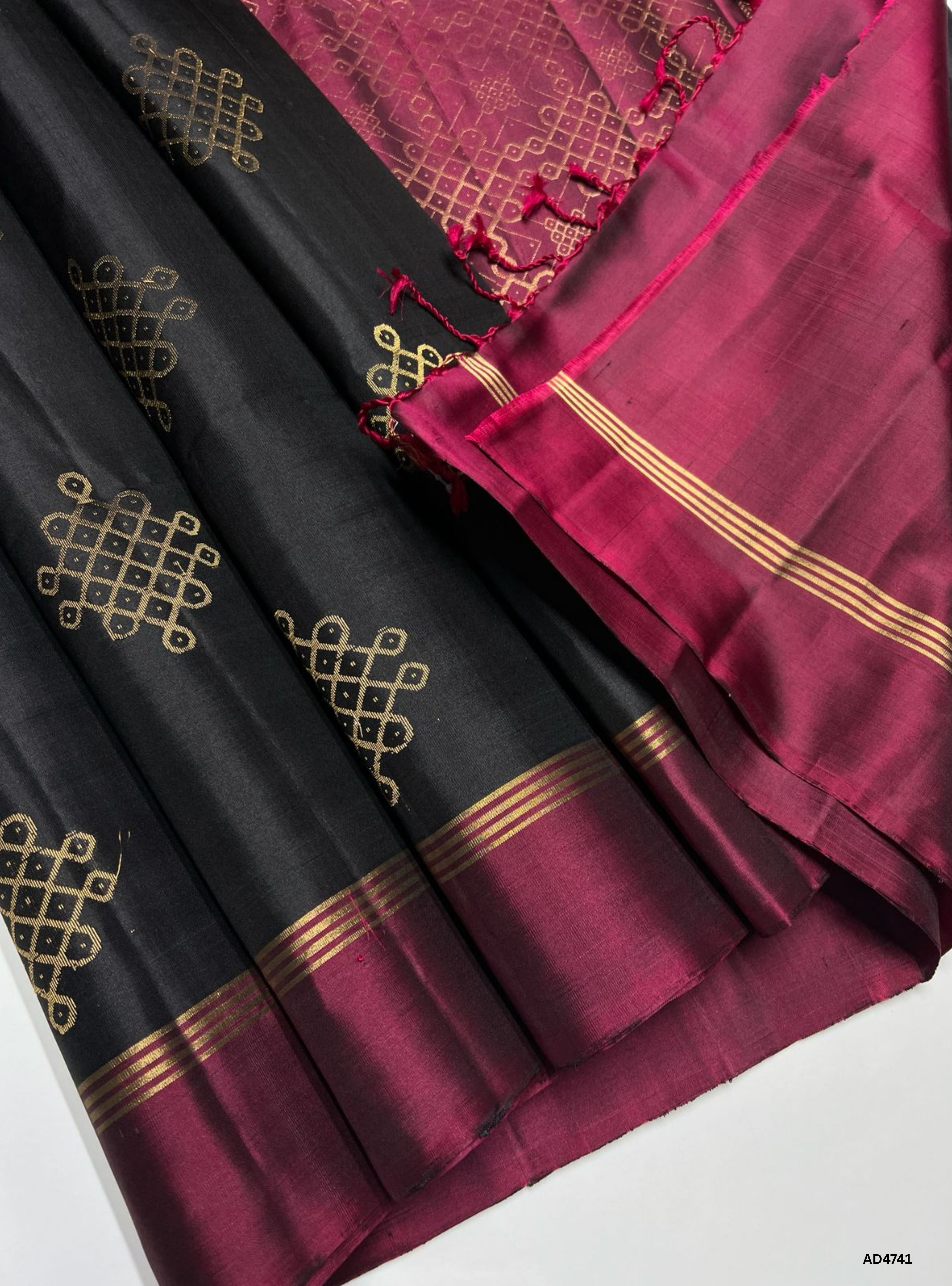 Black & Pink - Kolam Soft Silk Saree