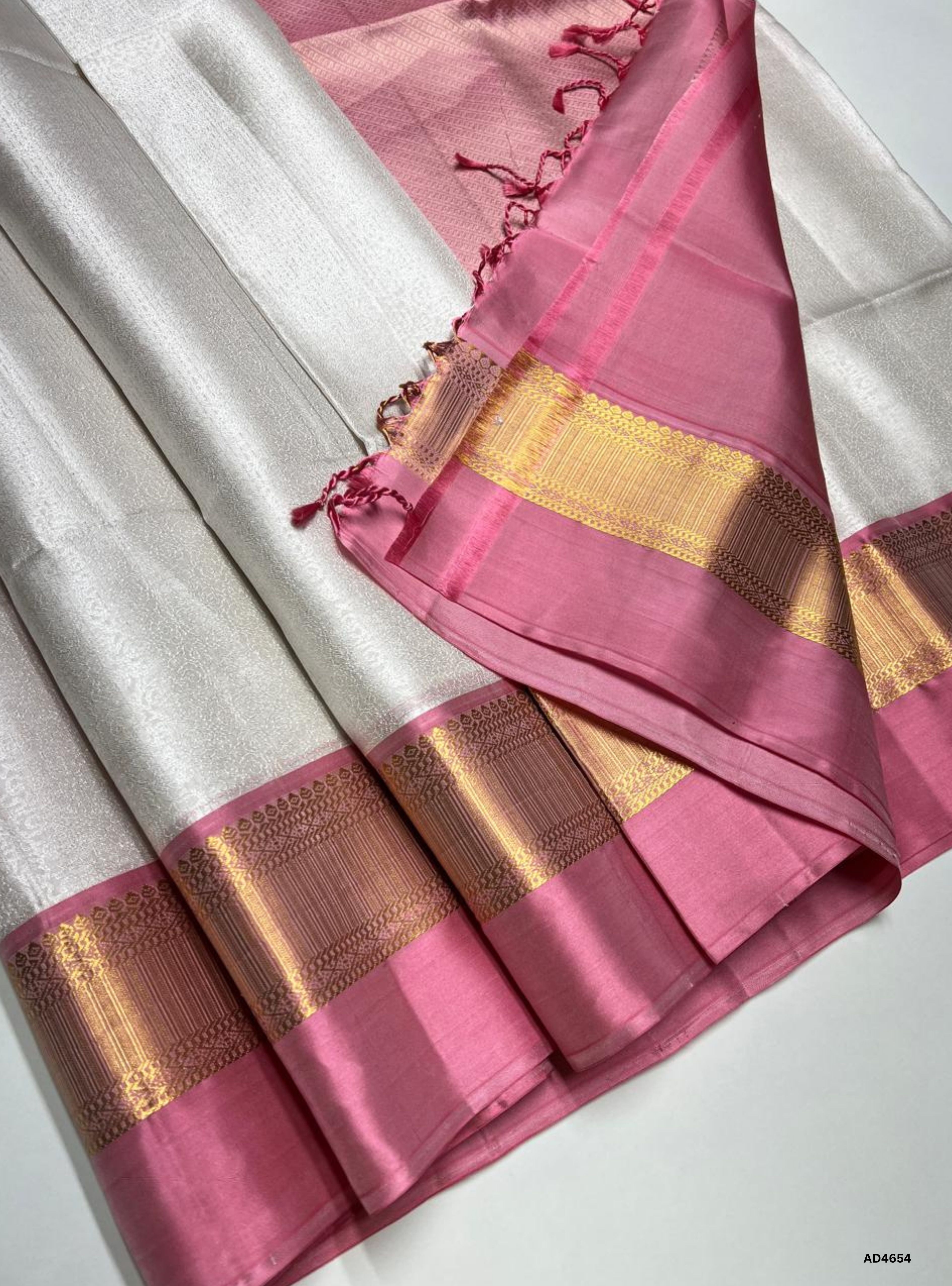 White & Pink - Vairaoosi Vanchi Kanchi Border Soft Silk Saree