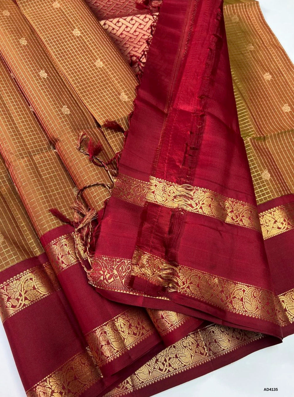 Wooden Cream & Maroon - Checkered RettaPet Saree