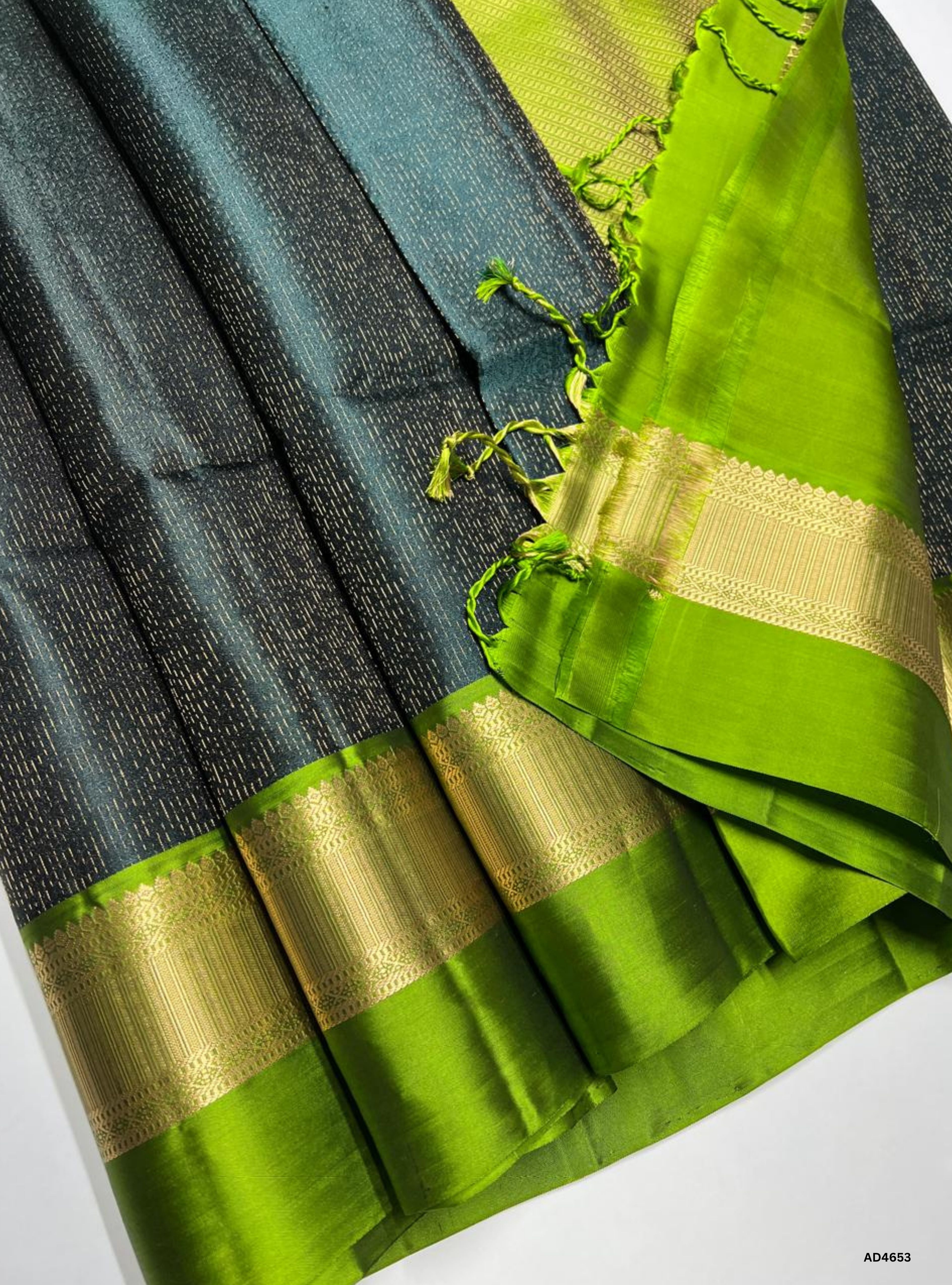 Black & Olive Green - Vairaoosi Vanchi Kanchi Border Soft Silk Saree