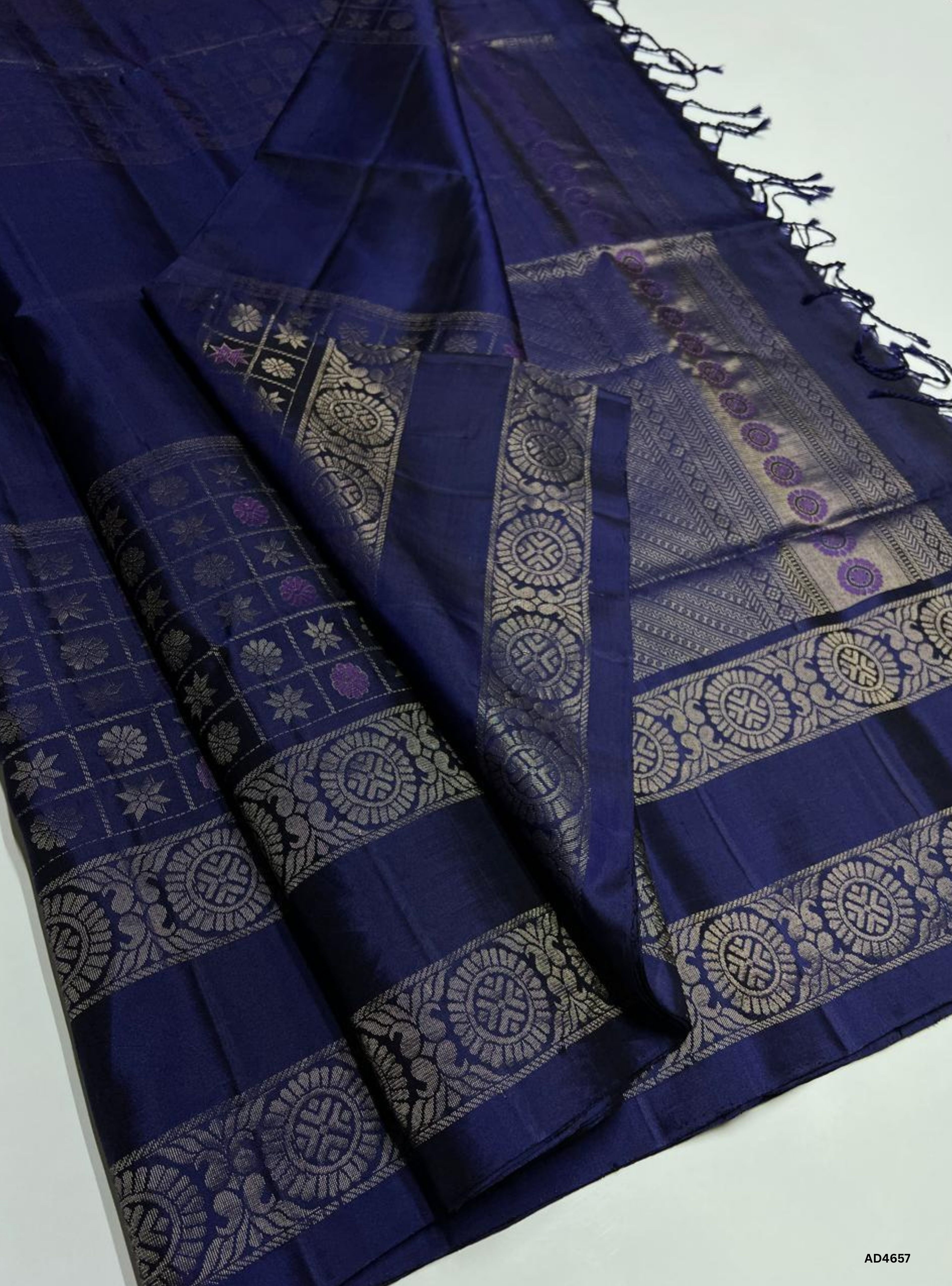 Navy Blue - Checkerd Retta Pet Border Soft Silk Saree