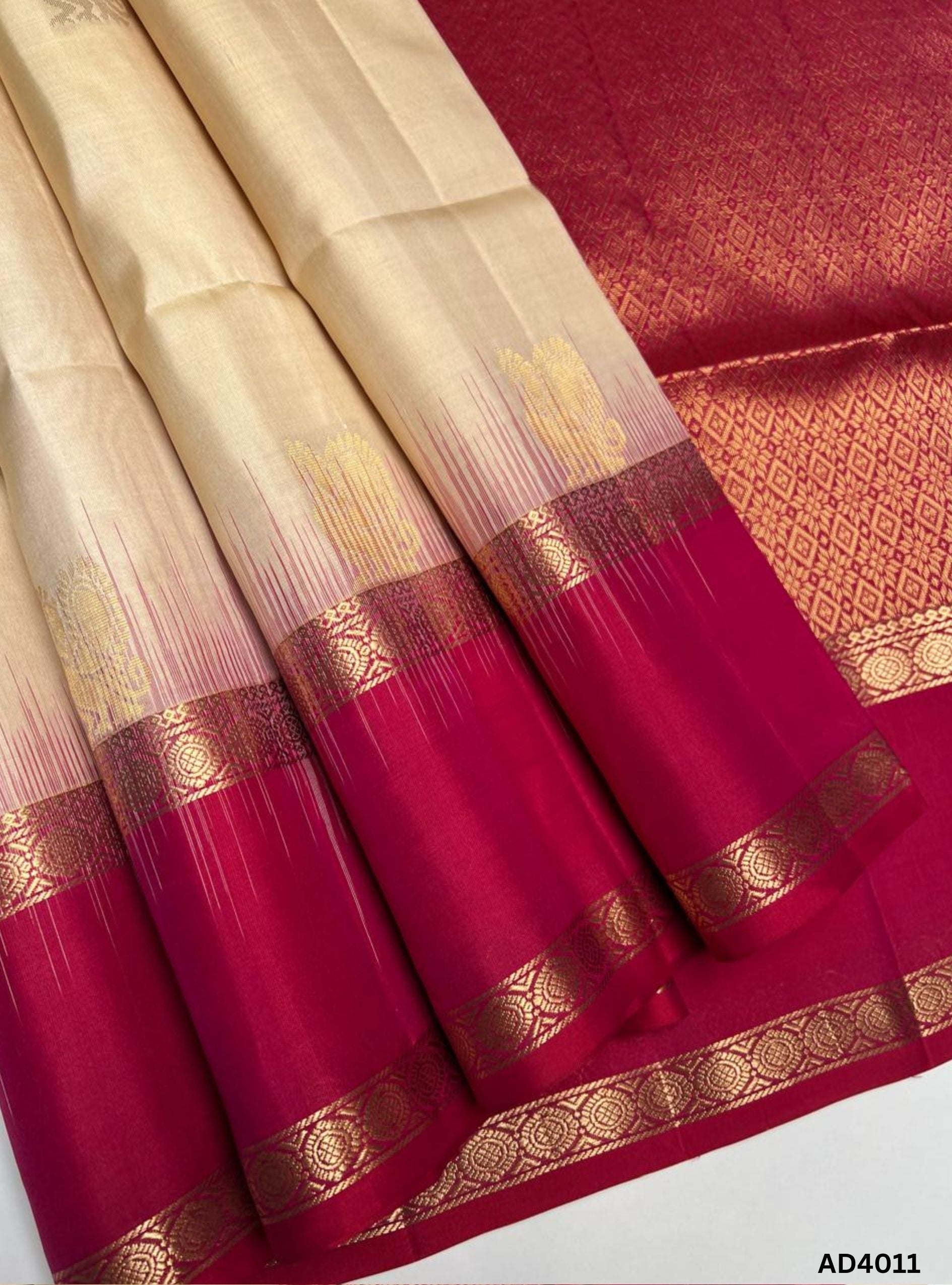 Cream & Redish Pink - Retta Pet Border Saree