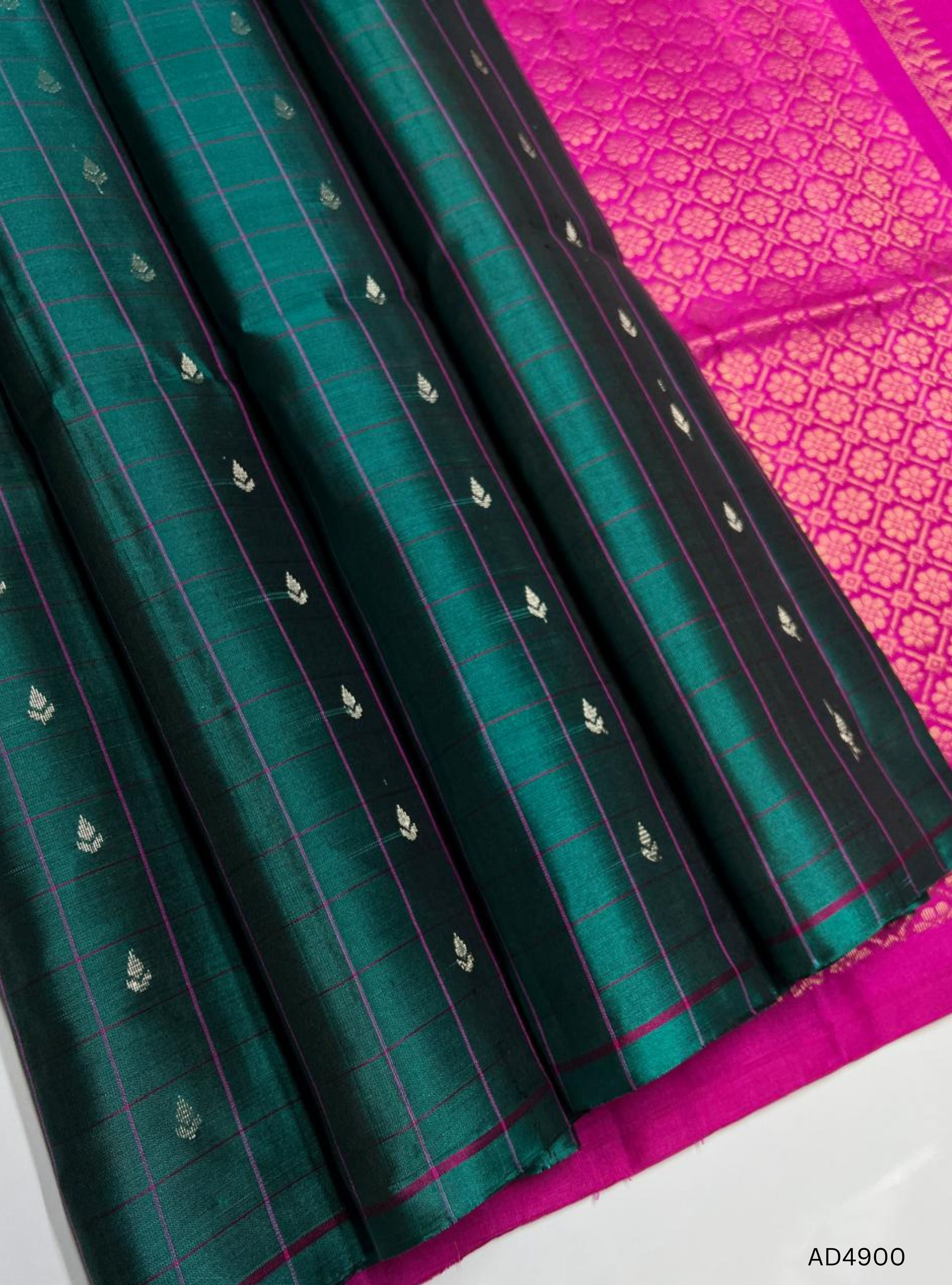 Green & Rani pink - Checkerd Soft Silk Saree