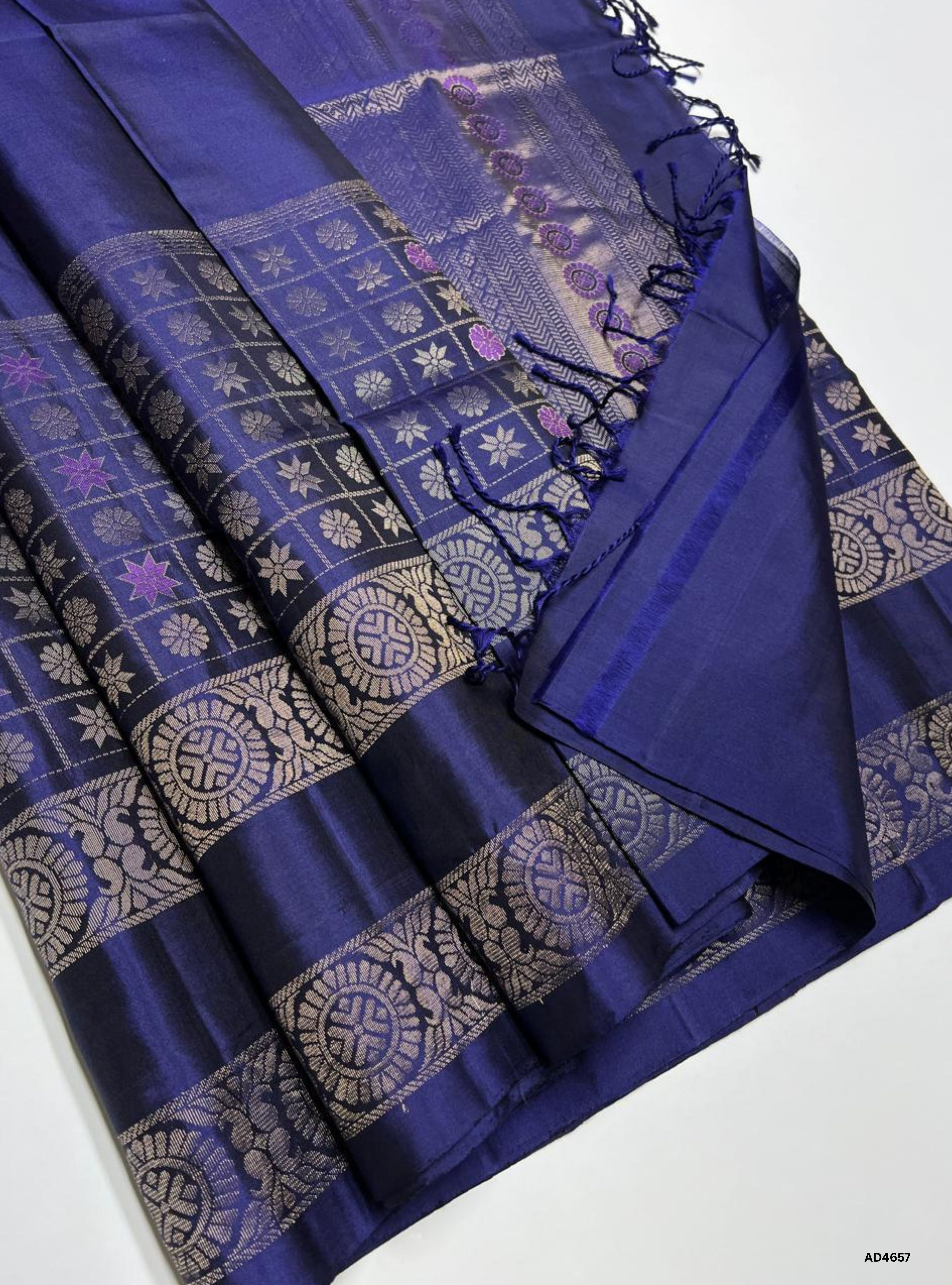 Navy Blue - Checkerd Retta Pet Border Soft Silk Saree