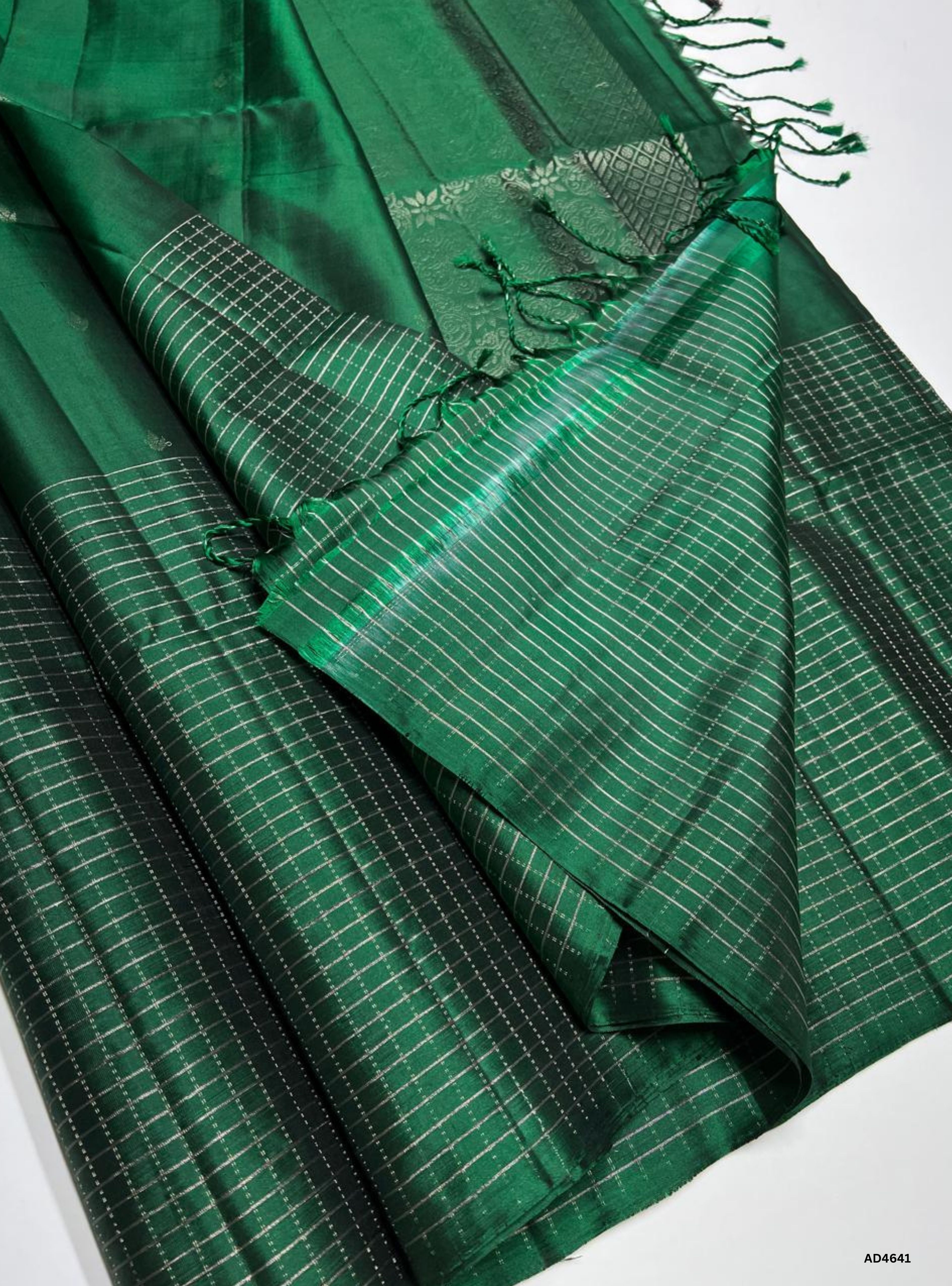 Green - Checkerd Fancy Border Soft Silk Saree