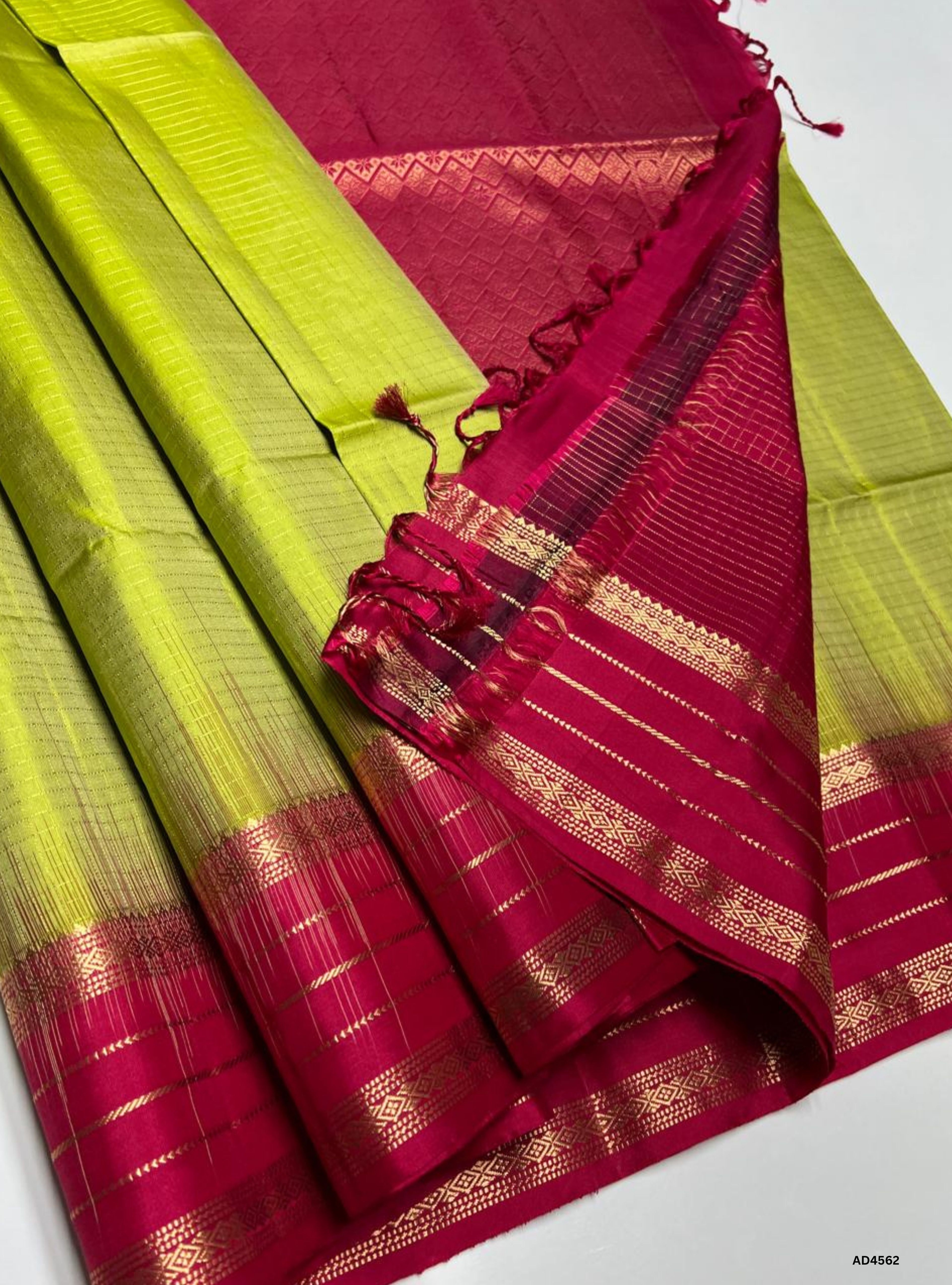 Pear Green & Rani Pink - Checkerd Retta Pet Border Saree