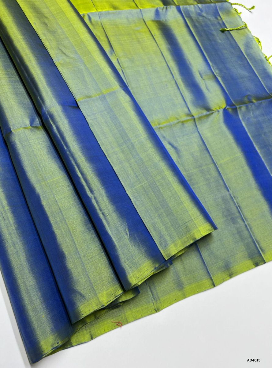 The Dual Tone Green Plain Soft Silk Saree with Pure Gold Zari is a graceful handwoven creation that radiates auspicious charm and cultural richness, making it perfect for weddings, temple ceremonies, and festive occasions.