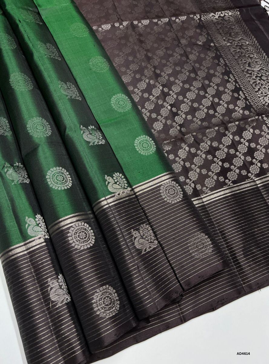 The Green & Coffee Brown Soft Silk Saree with Pure Gold Zari is a graceful handwoven creation that unites auspicious charm with earthy richness, making it perfect for weddings, festive occasions, and temple ceremonies.