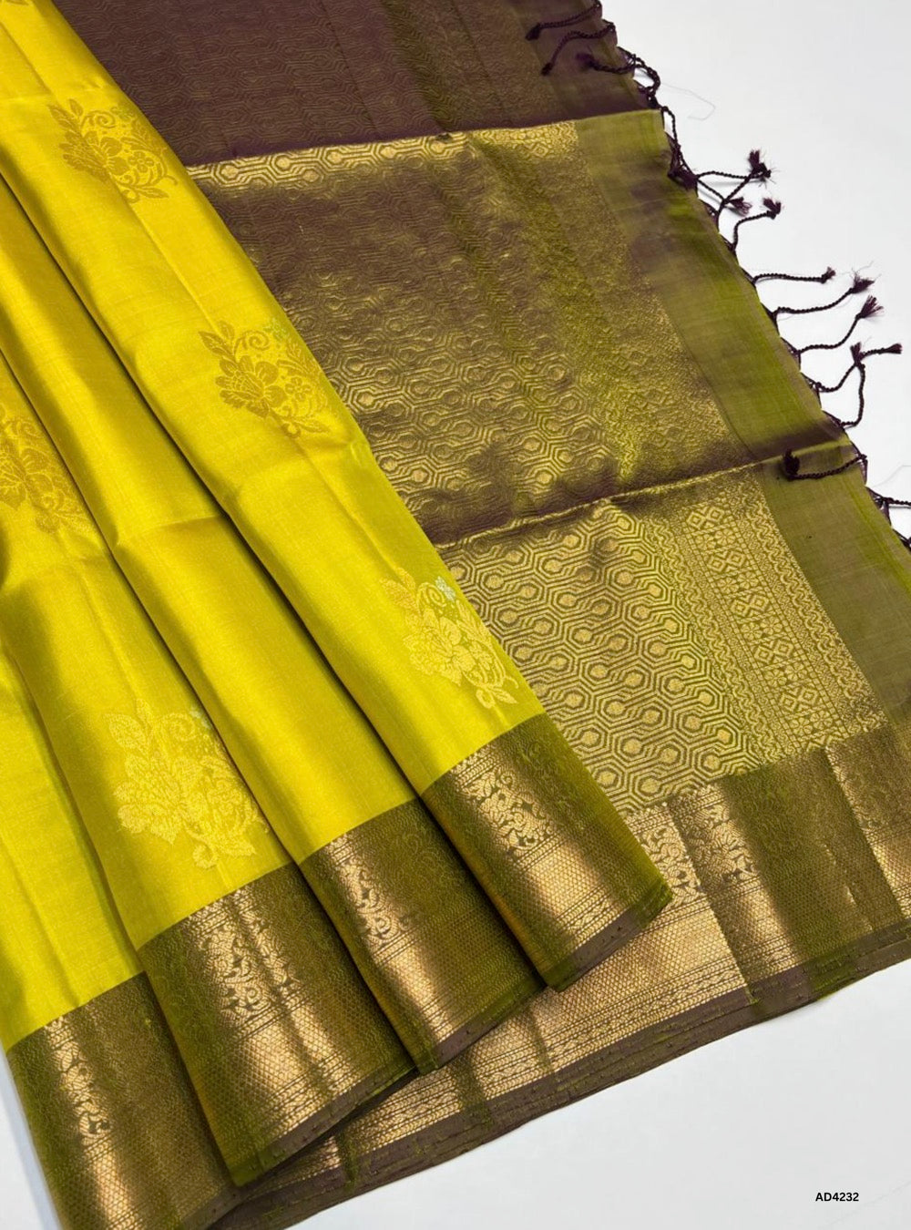 The Lemon Yellow & Dual Tone Olive Kanchi Border Soft Silk Saree is a radiant handwoven creation that celebrates festive vibrance and cultural heritage. The lemon yellow shade symbolizes joy, energy, and auspiciousness, while the olive tone conveys depth, prosperity, and timeless elegance. Together, they form a striking palette enriched with temple‑inspired Kanchi borders and pure gold zari detailing. Perfect for weddings, temple ceremonies, and festive gatherings, this saree reflects the artistry of Kanchi