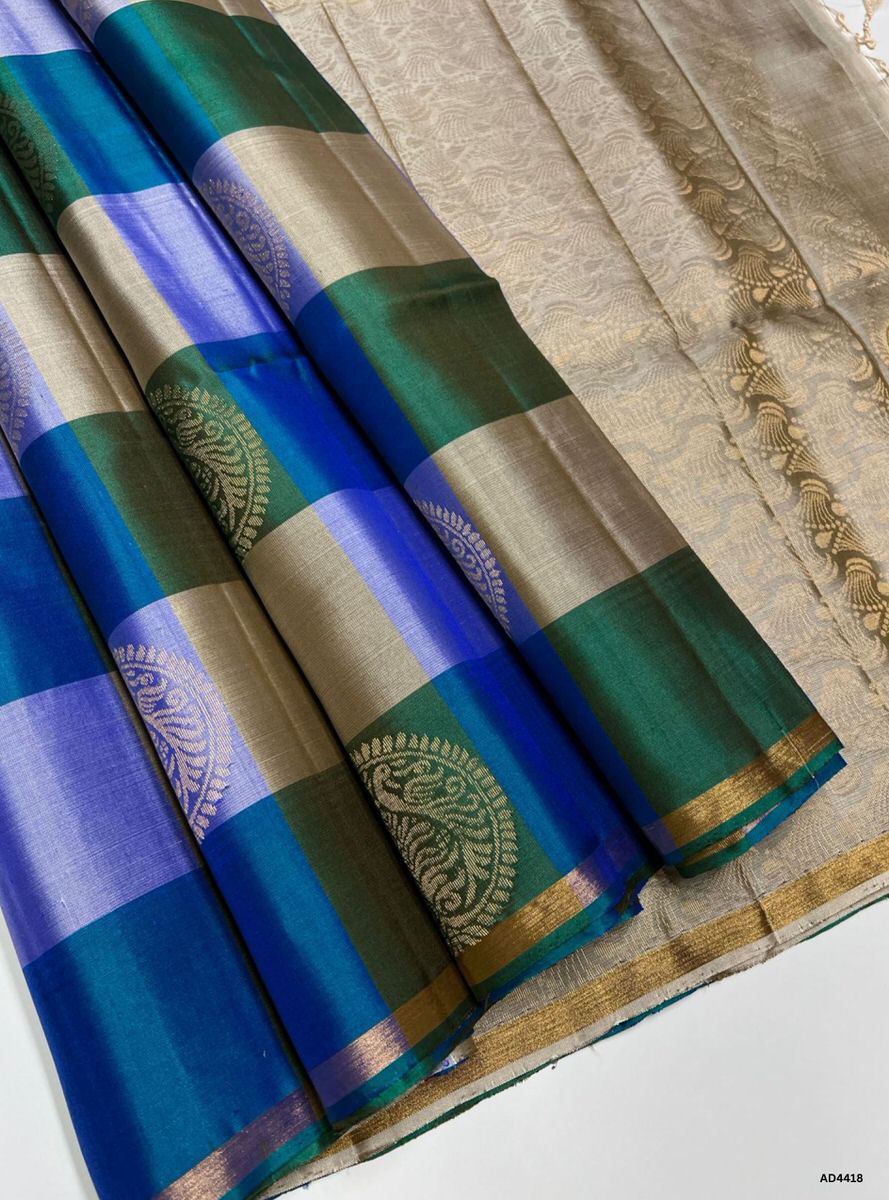 The Peacock Blue & Beige Pazhum Pazhamum Soft Silk Saree with Half Fine Tested Gold Zari is a regal handwoven creation that unites jewel‑tone vibrance with understated elegance, making it ideal for weddings, temple ceremonies, and festive occasions.