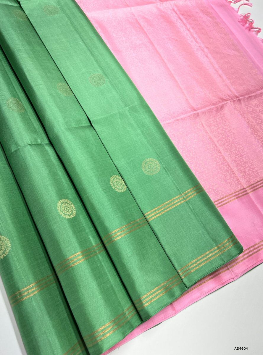 The Pista Green & Pink Bhutta Soft Silk Saree with Pure Gold Zari is a graceful handwoven creation that radiates youthful charm and festive elegance, enriched with intricate bhutta motifs, making it ideal for weddings, temple ceremonies, and cultural occasions.