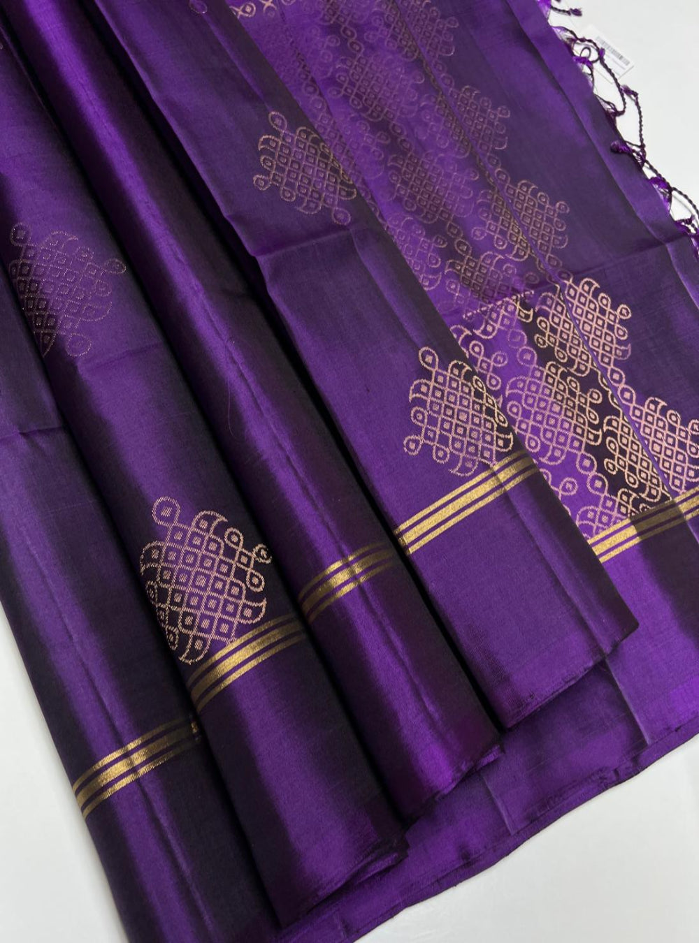 The Purple Kolam Soft Silk Saree with Pure Gold Zari is a majestic handwoven creation that radiates regal elegance and cultural richness, making it ideal for weddings, temple ceremonies, and festive occasions.