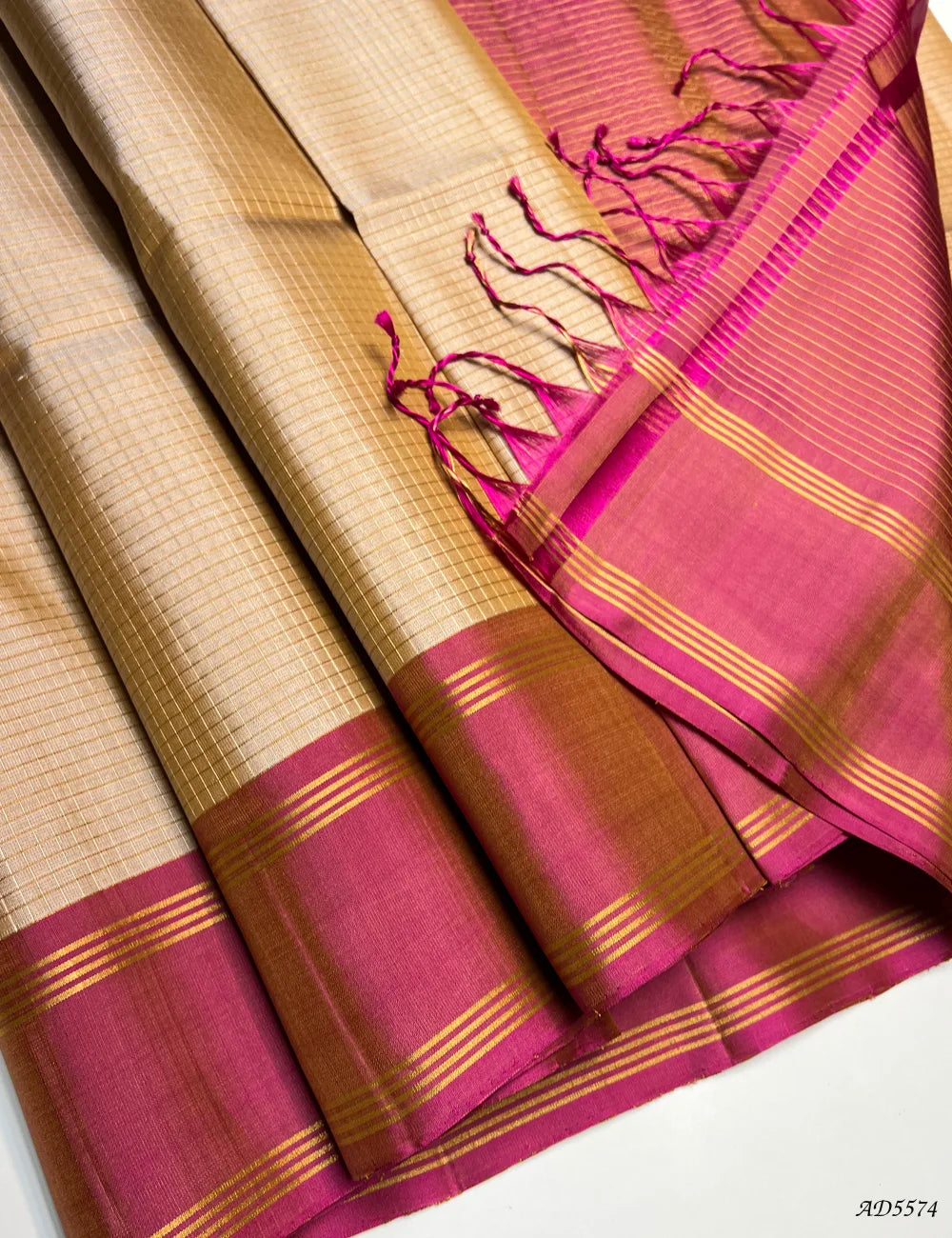 Beige & Pink - Checkerd Soft Silk Saree Pallu View