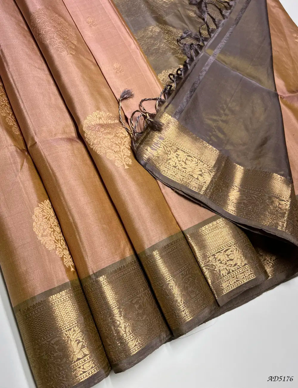 Biscuit & Hazelwood - Kanchi Border Soft Silk Saree Pallu View