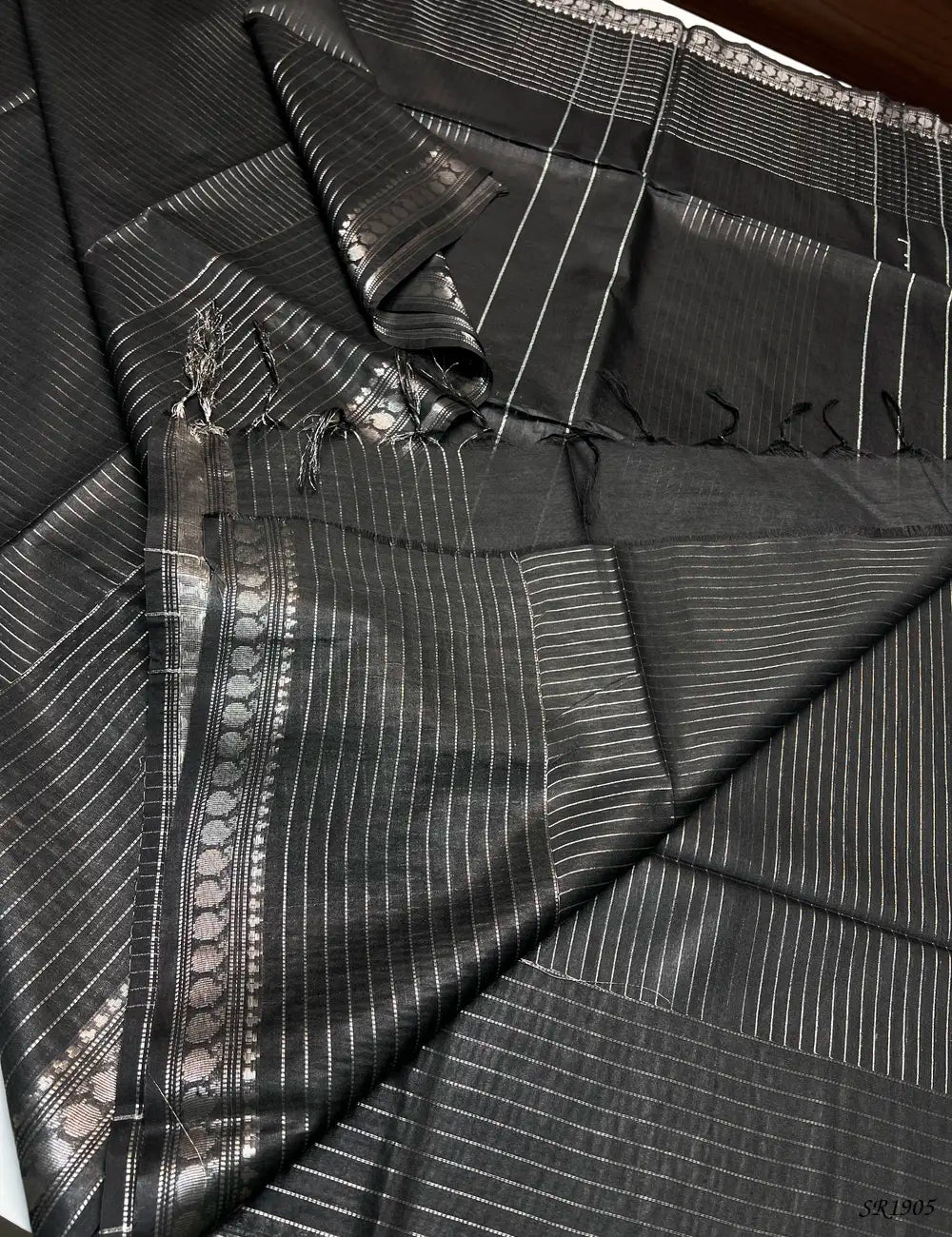 Black - Moonga Silk Saree Pallu View