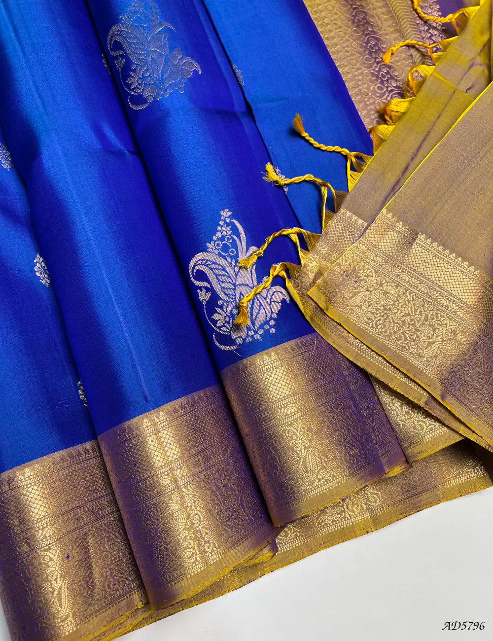 Blue & Golden - Kanchi Border Soft Silk Saree Pallu View