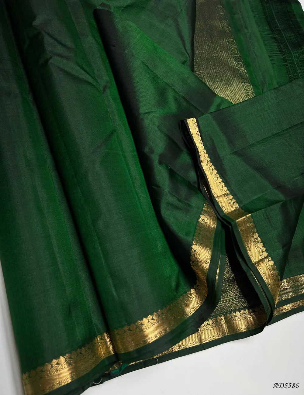 Bottle Green - Plain Kanchi Border Soft Silk Saree Pallu View