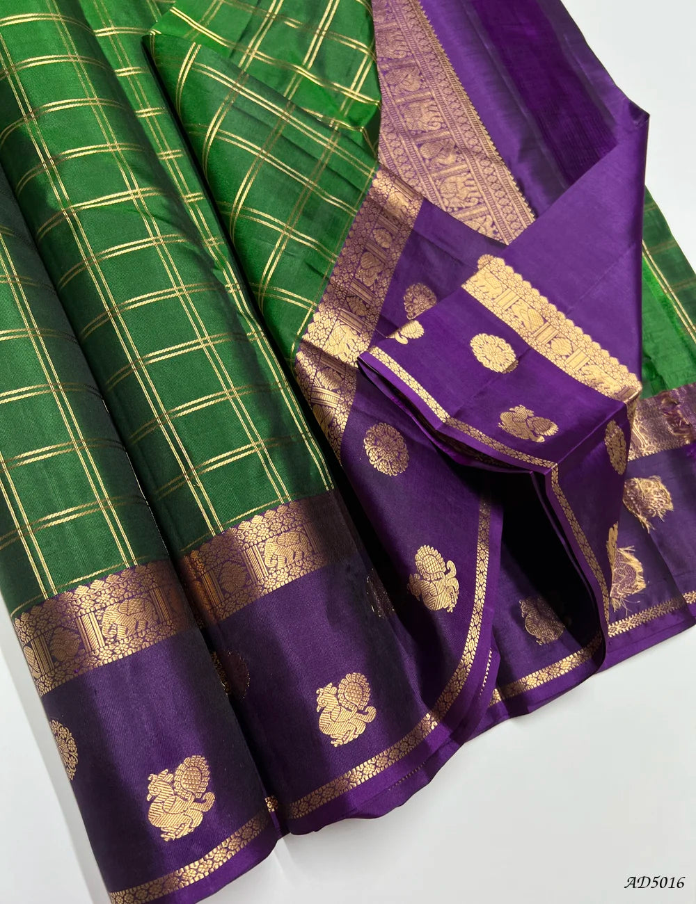 Bottle Green & Purple - Checkerd Kanchi Border Soft Silk Saree Pallu View