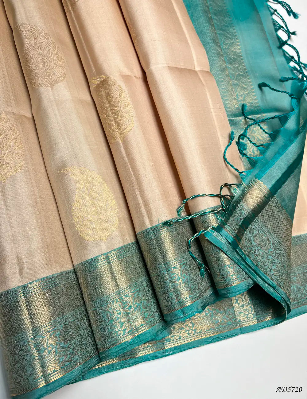 Cream & Ice Blue - Kanchi Border Soft Silk Saree Pallu View