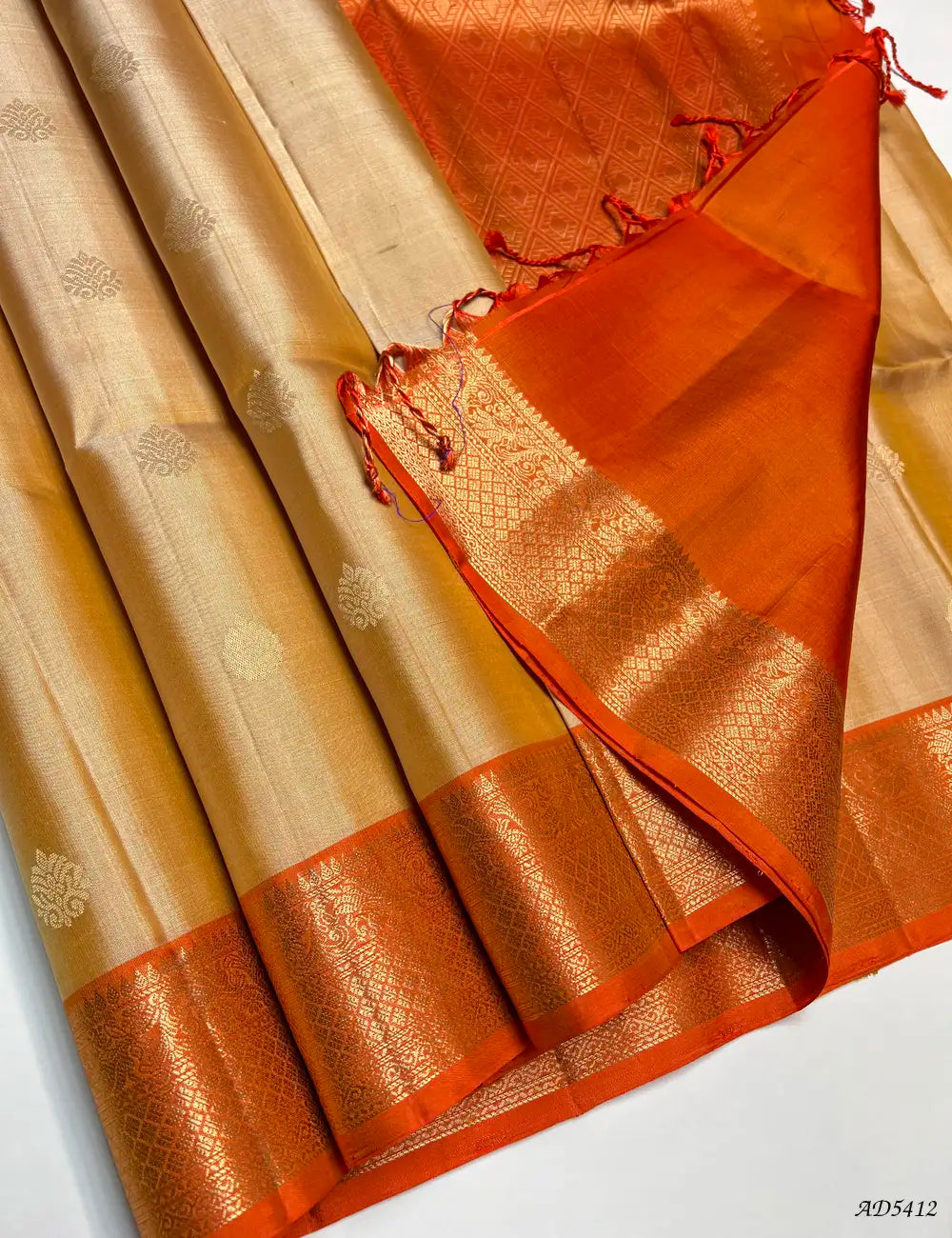 Deep Peach & Orange - Kanchi Border Soft Silk Saree Pallu View