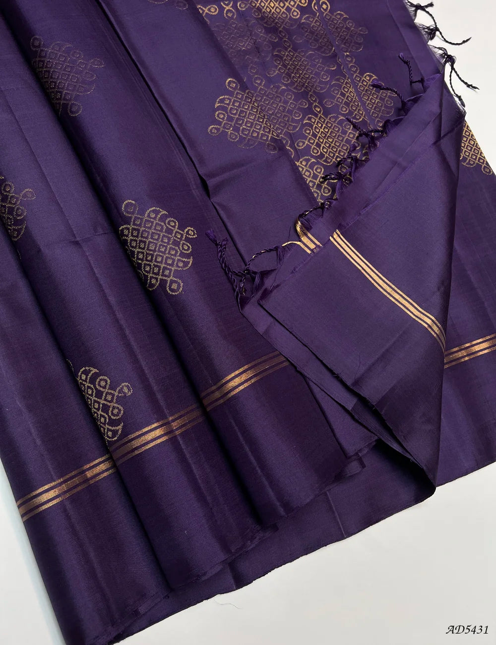 Deep Purple - Kolam Soft silk Saree Pallu View