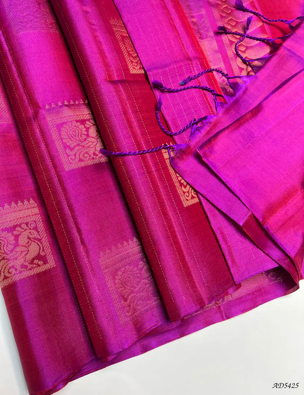 Dual Magenta - Soft Silk Saree Pallu View