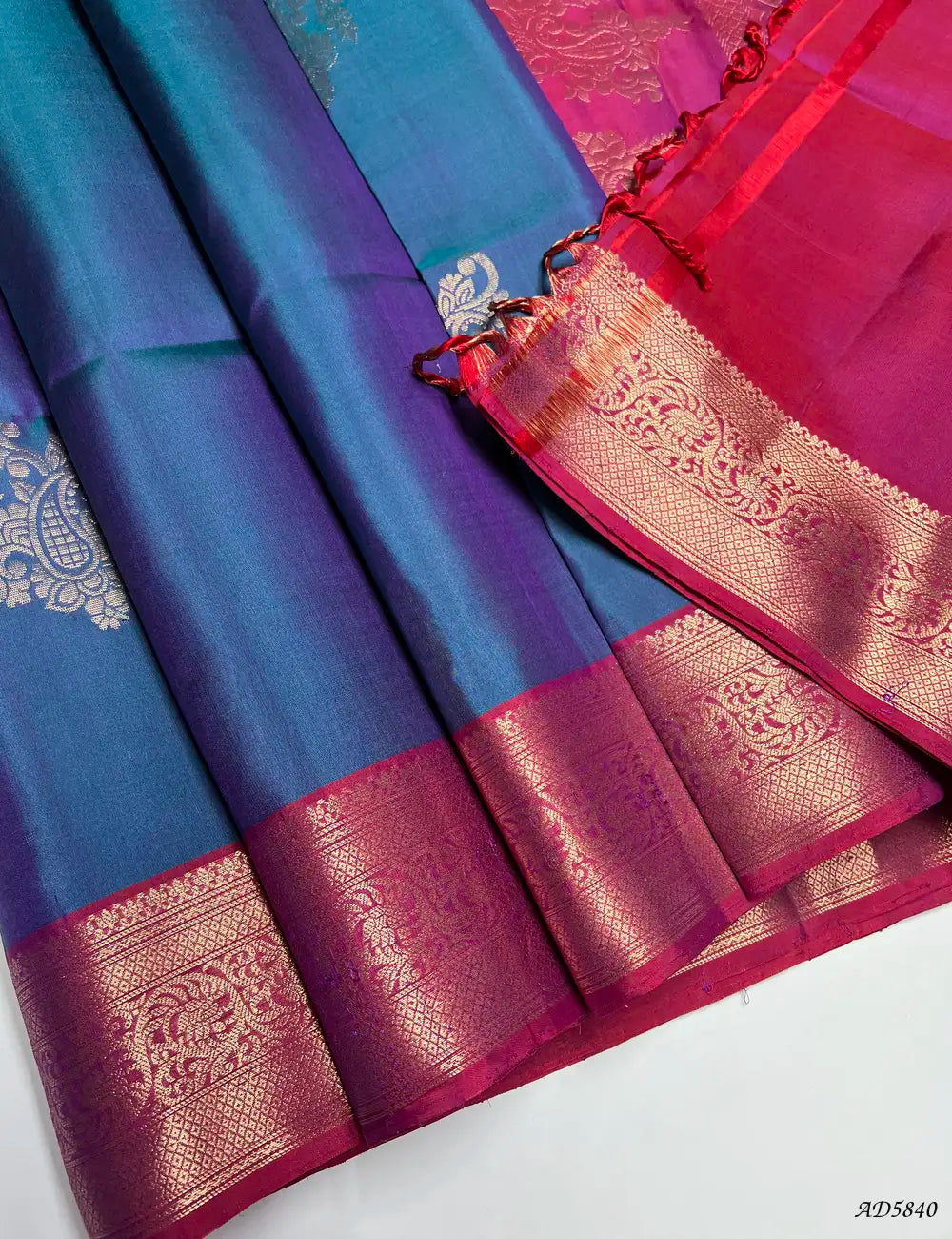 Dual Tone Blue & Pink - Kanchi Border Soft Silk Saree Pallu View
