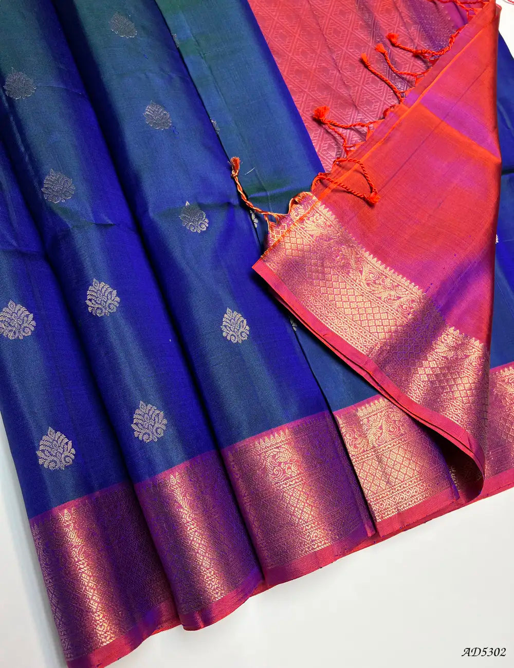 Dual Tone Blue & Red - Kanchi Border Soft Silk Saree Pallu View