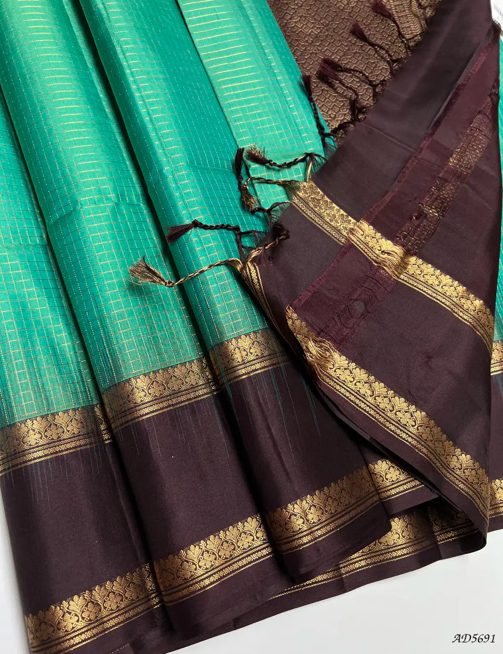 Dual Tone Green & Coffee Brown - Checkerd Retta Pet Border Soft Silk Saree Pallu View