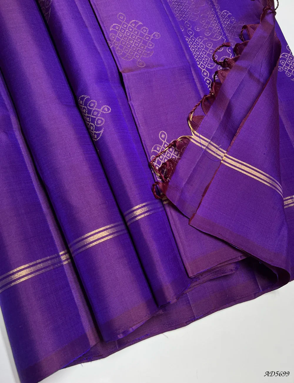 Dual Tone Purple - Kolam Soft Silk Saree Pallu View