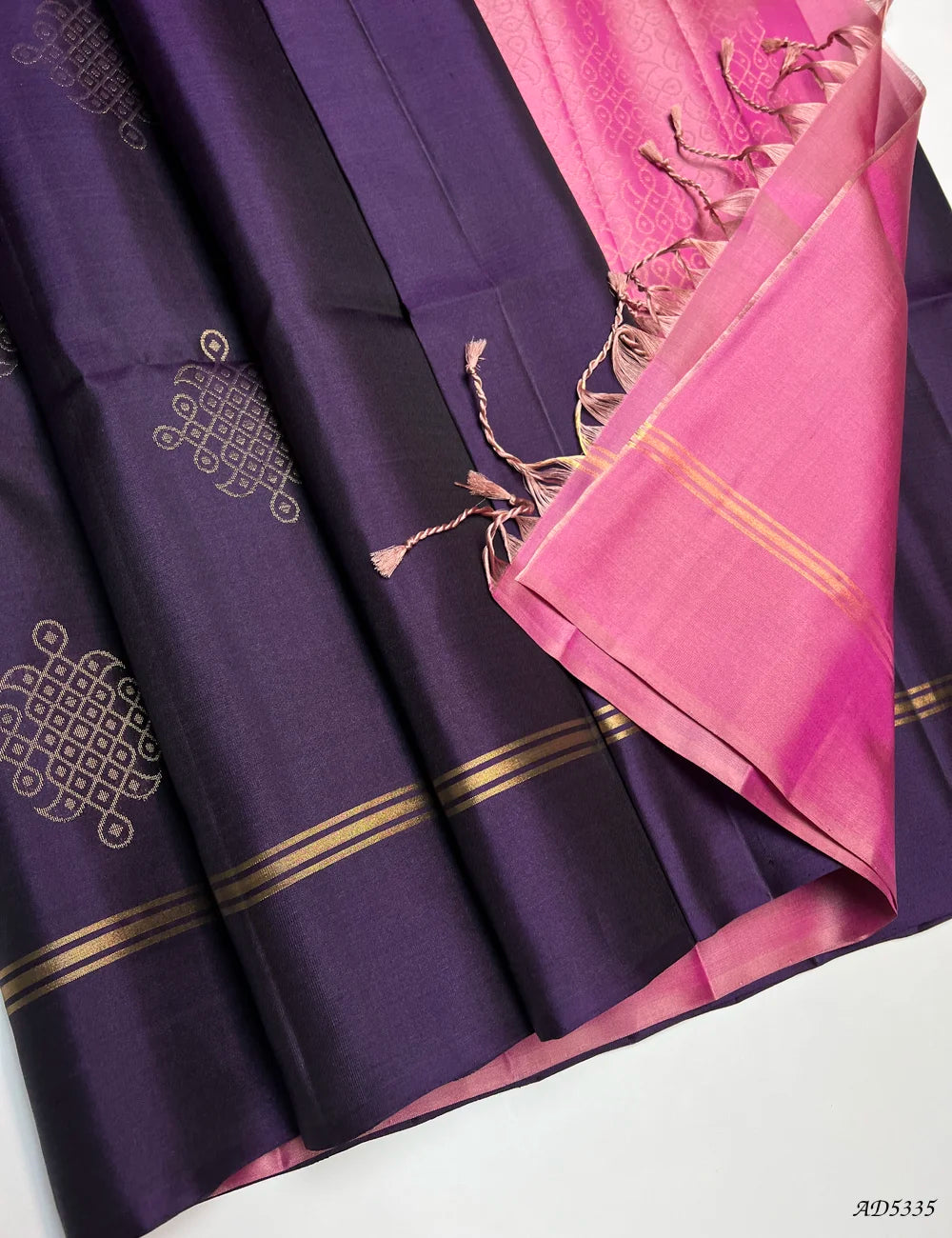Eggplant & Baby Pink - Kolam Soft Silk Saree Pallu View