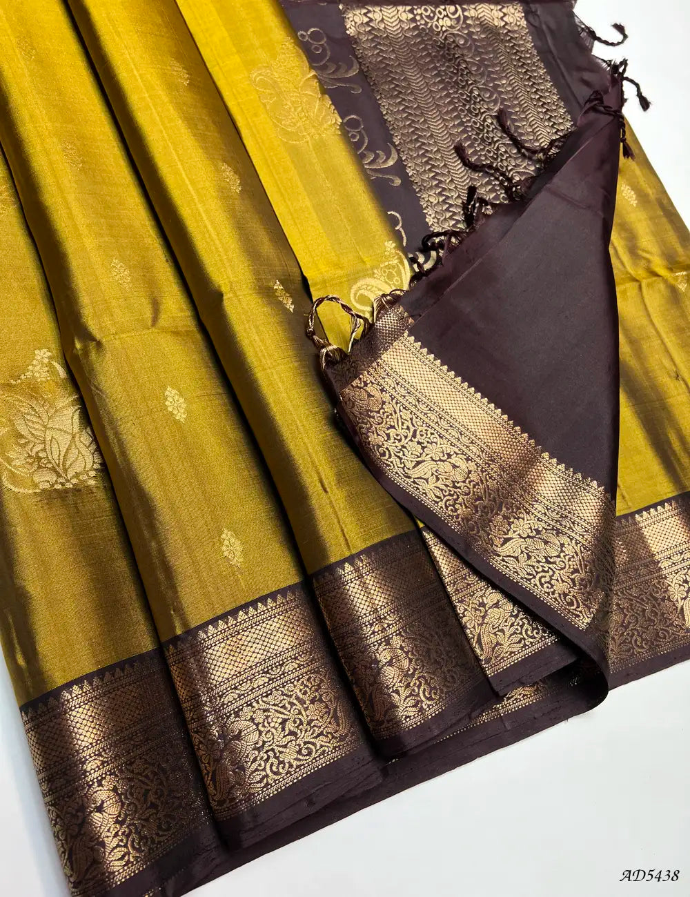 Fenugreek & Coffee Brown - Kanchi Border Soft Silk Saree Pallu View