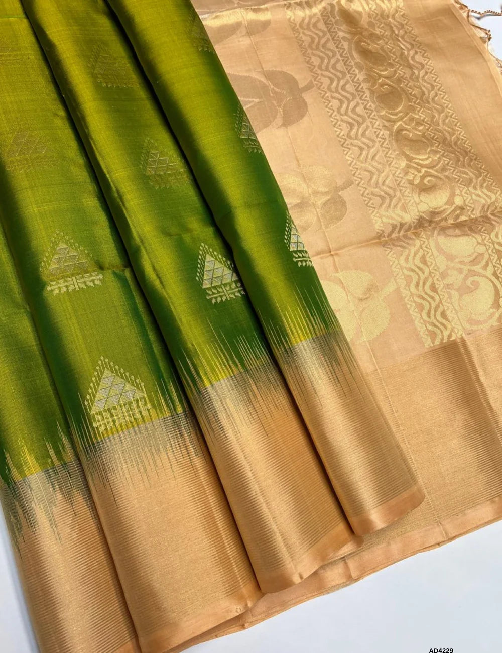 Dual Tone & Light Peach - Contrast Border Soft Silk Saree