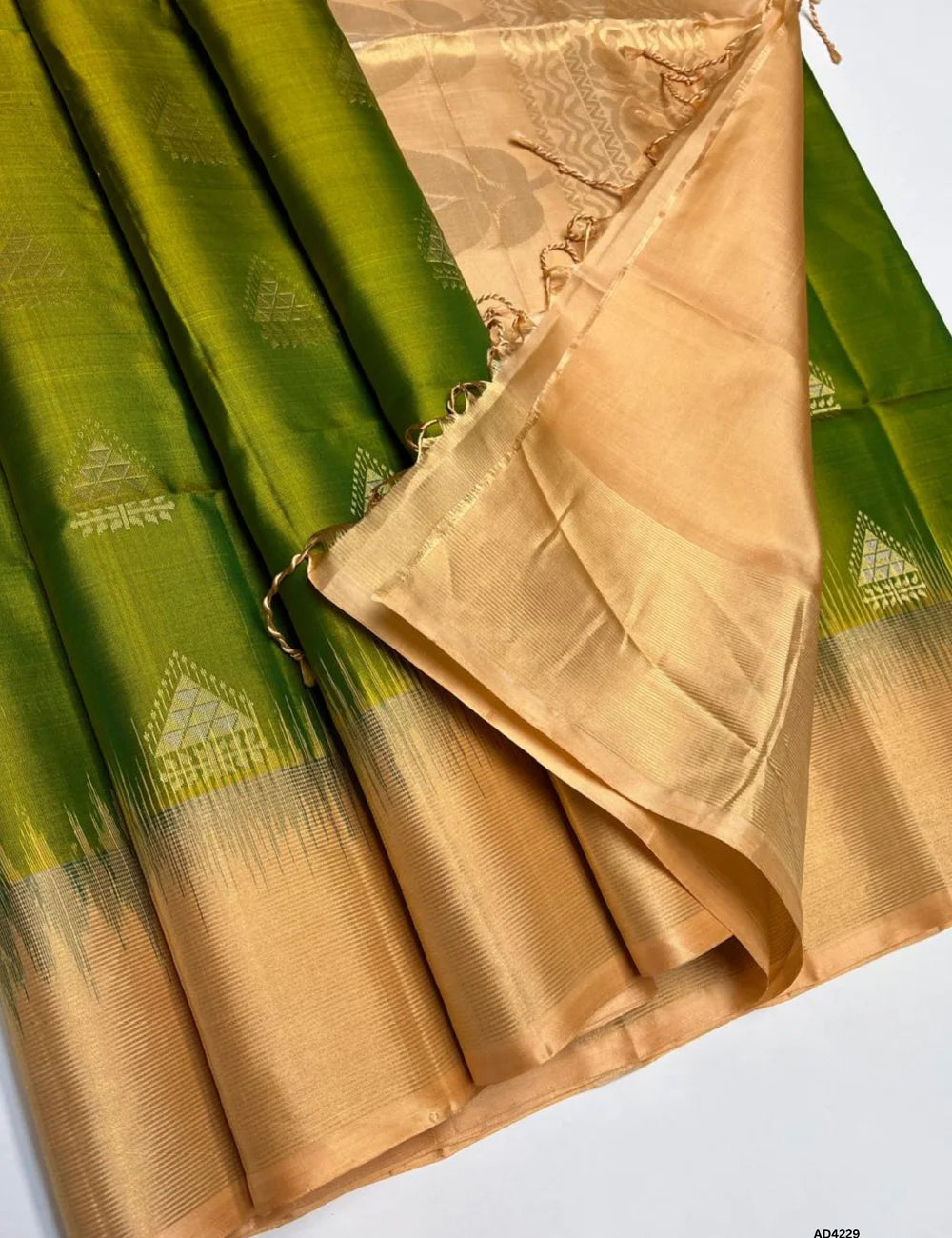 Dual Tone & Light Peach - Contrast Border Soft Silk Saree