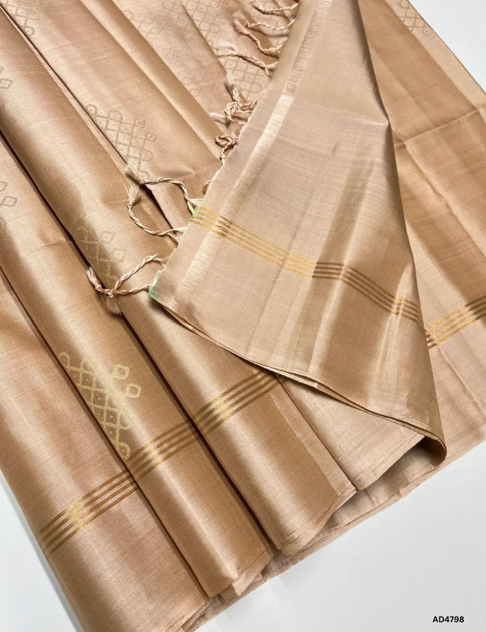 Cream - Kolam Soft Silk Saree