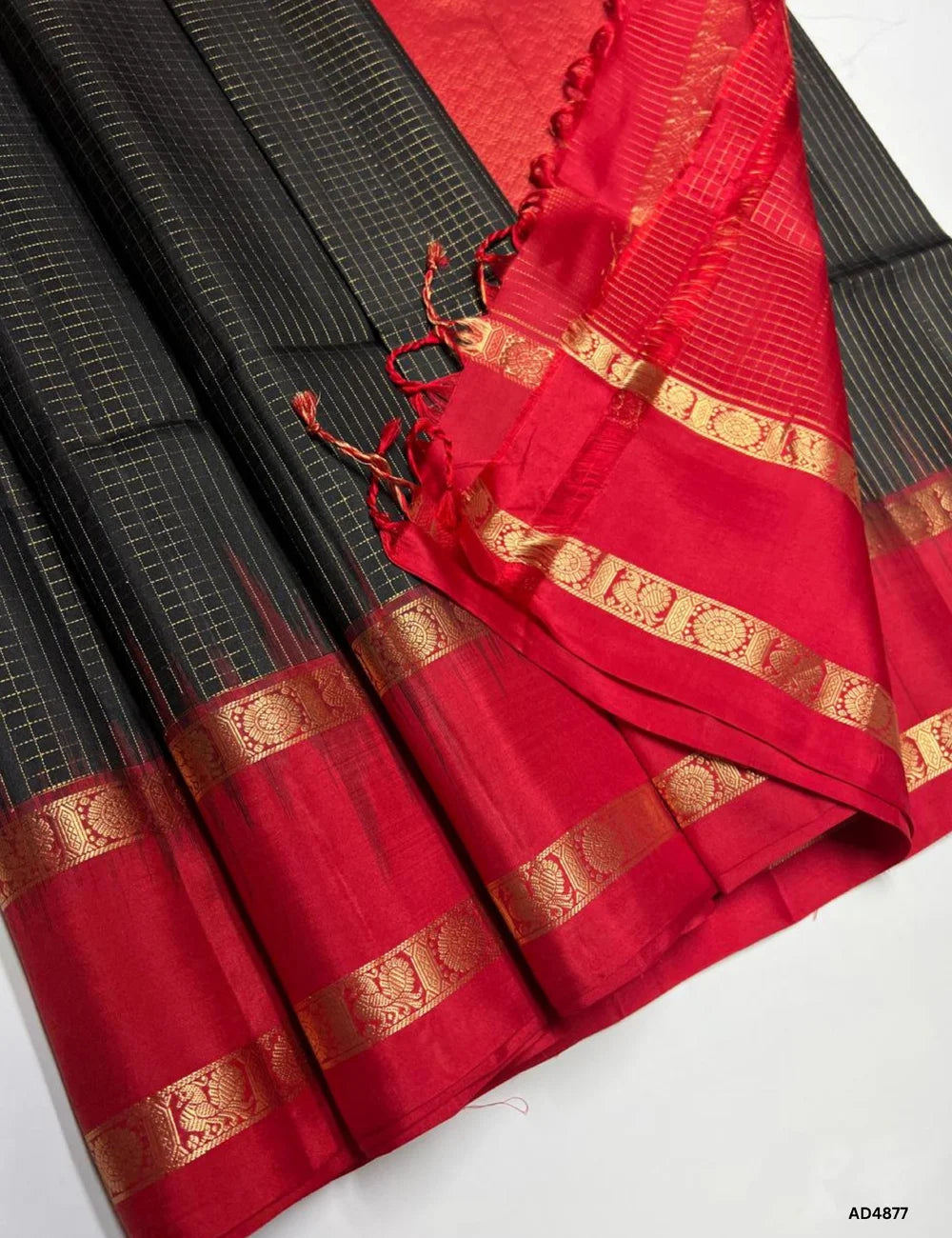 Black & Red - Retta Pet Border Saree