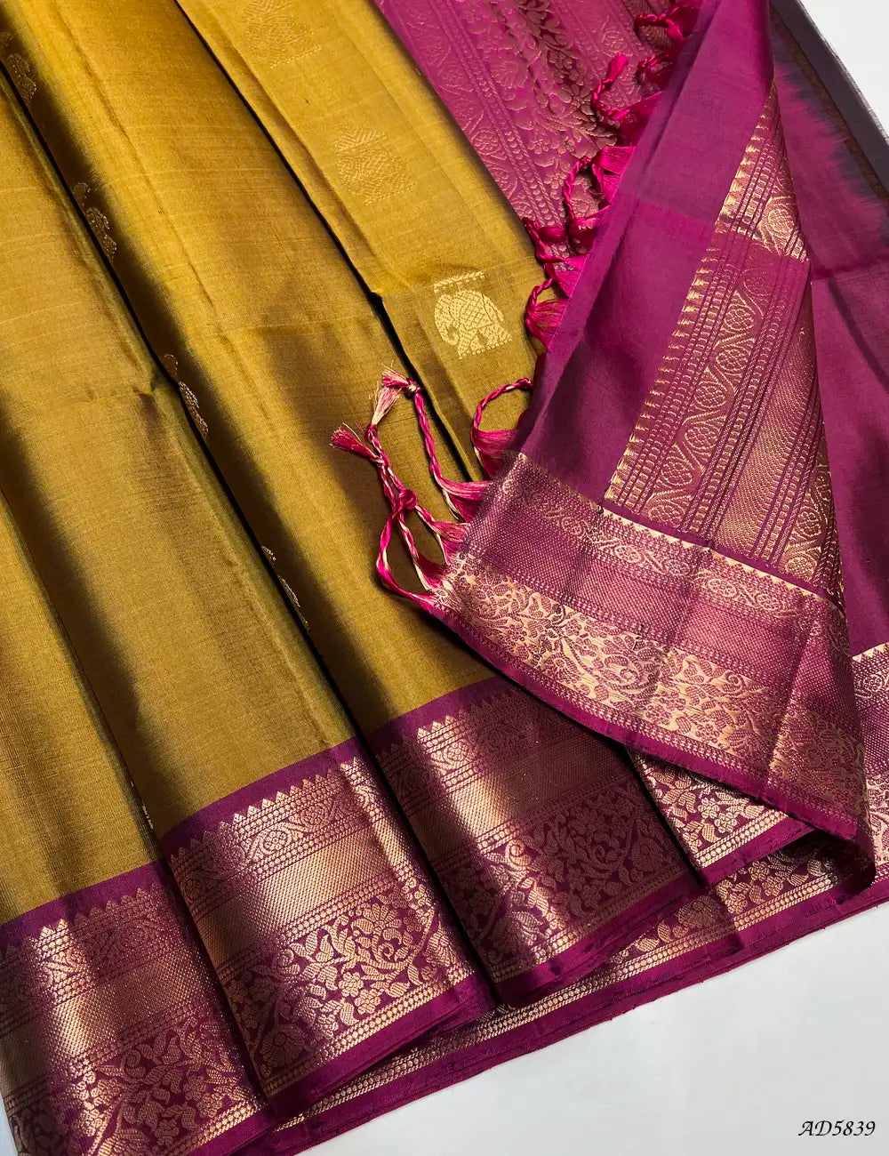 Golden Brown & Rani Pink - Kanchi Border Soft Silk Saree Pallu View