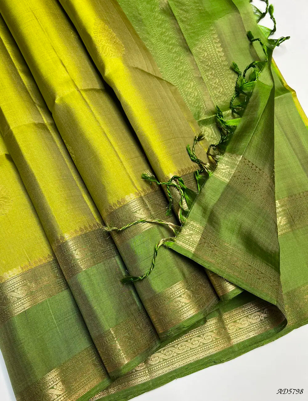 Green - Kanchi Border Soft Silk Saree Pallu View