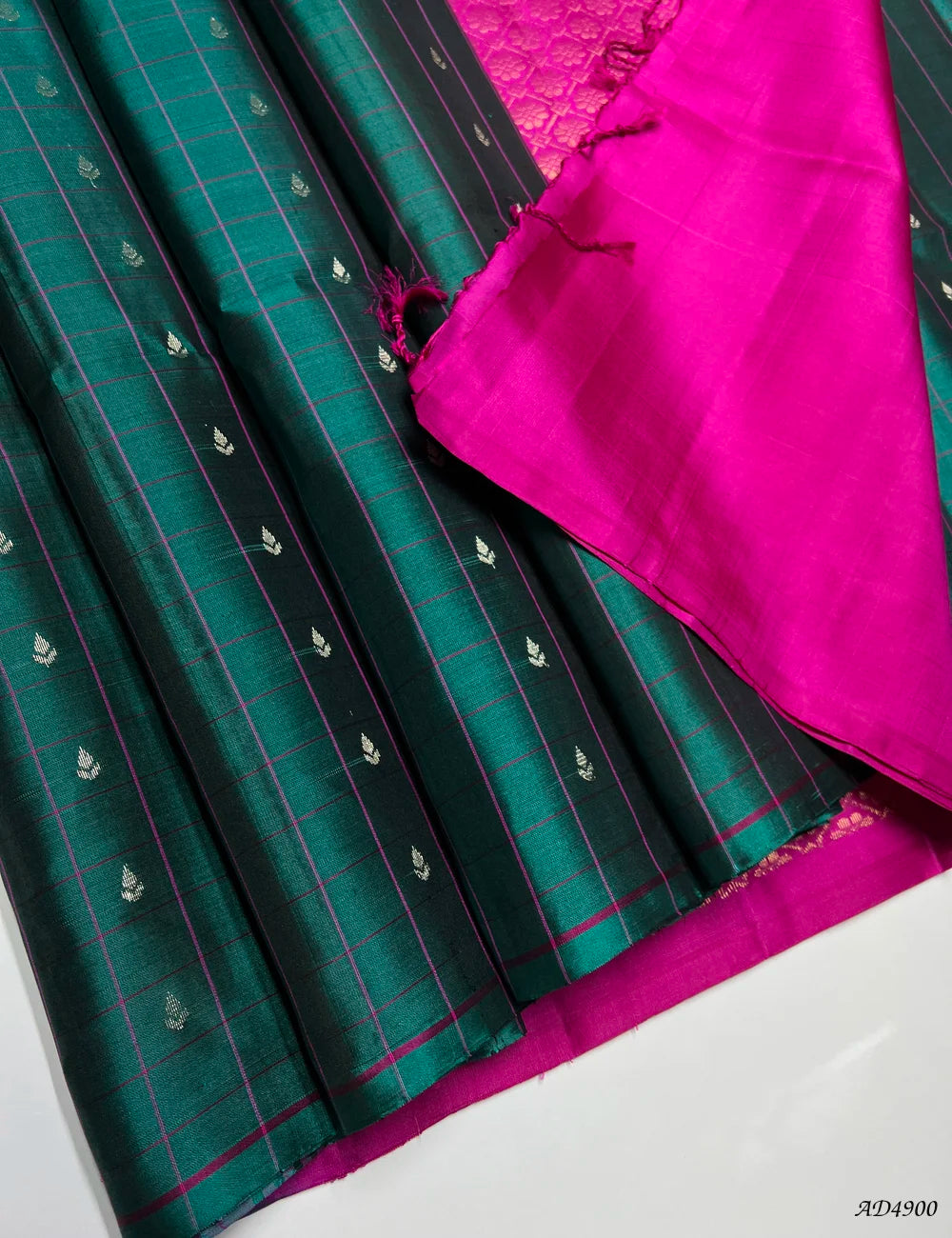 Green & Rani Pink - Checkerd Soft Silk Saree Pallu View