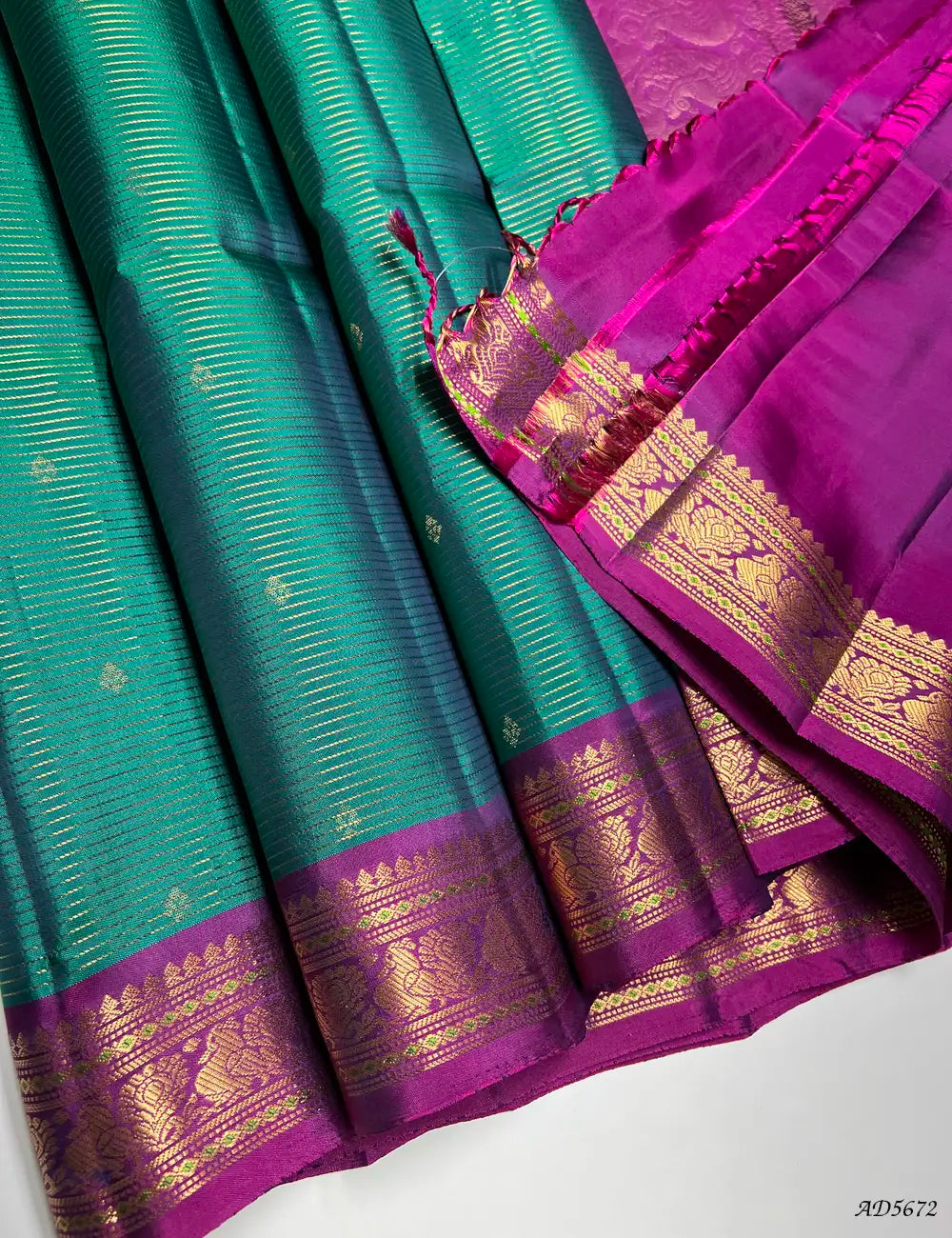 Green & Rani Pink - Vairaoosi X Kanchi Border Soft Silk Saree Pallu View