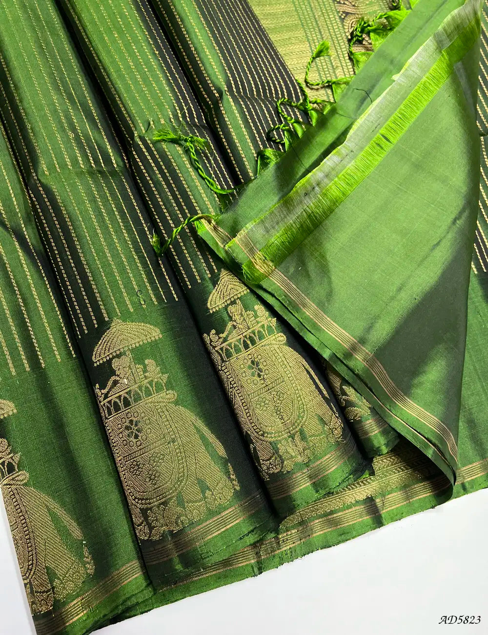 Green - Vairaoosi Fancy Border Soft Silk Saree Pallu View