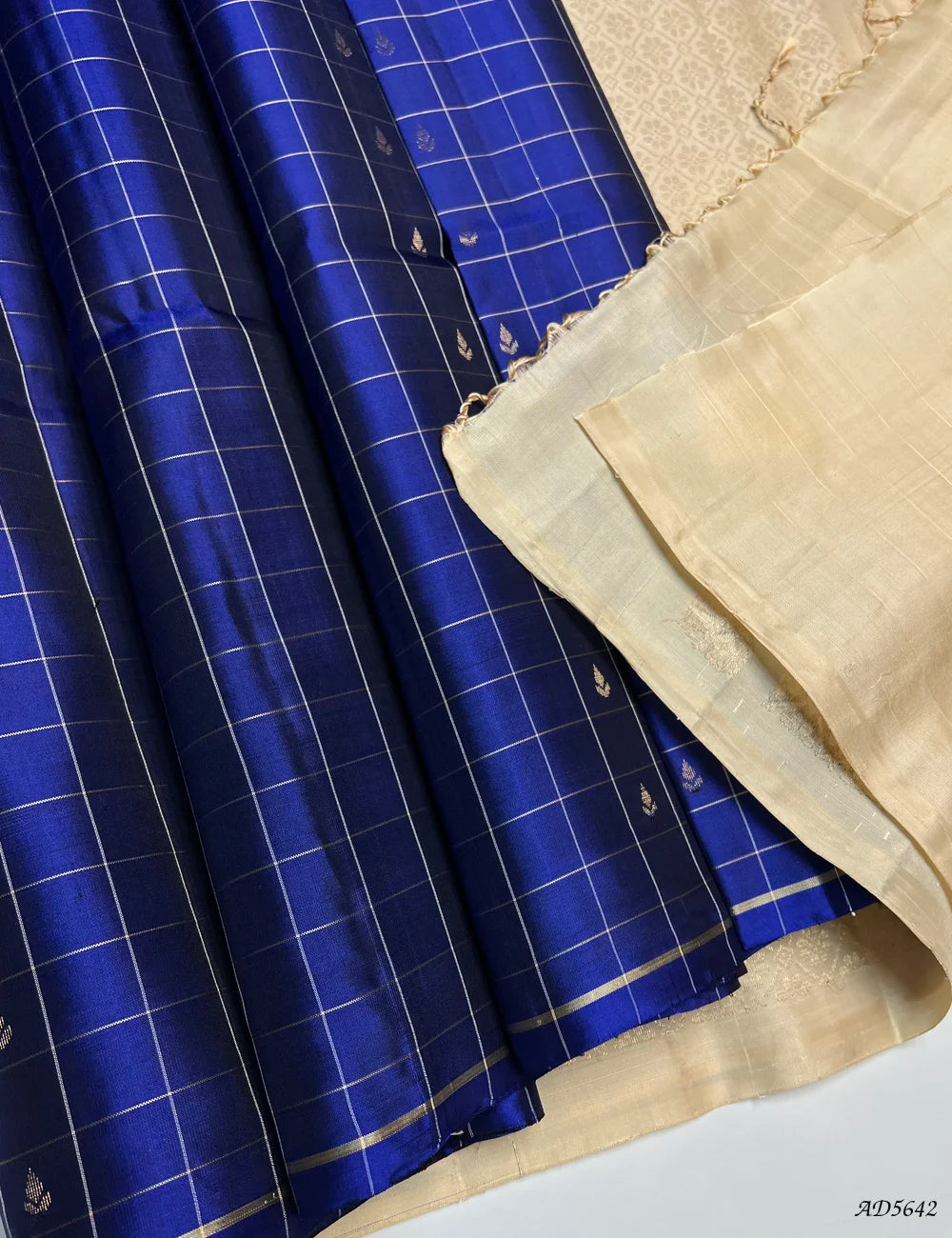 Ink Blue & Half White - Checkerd Soft Silk Saree Pallu View
