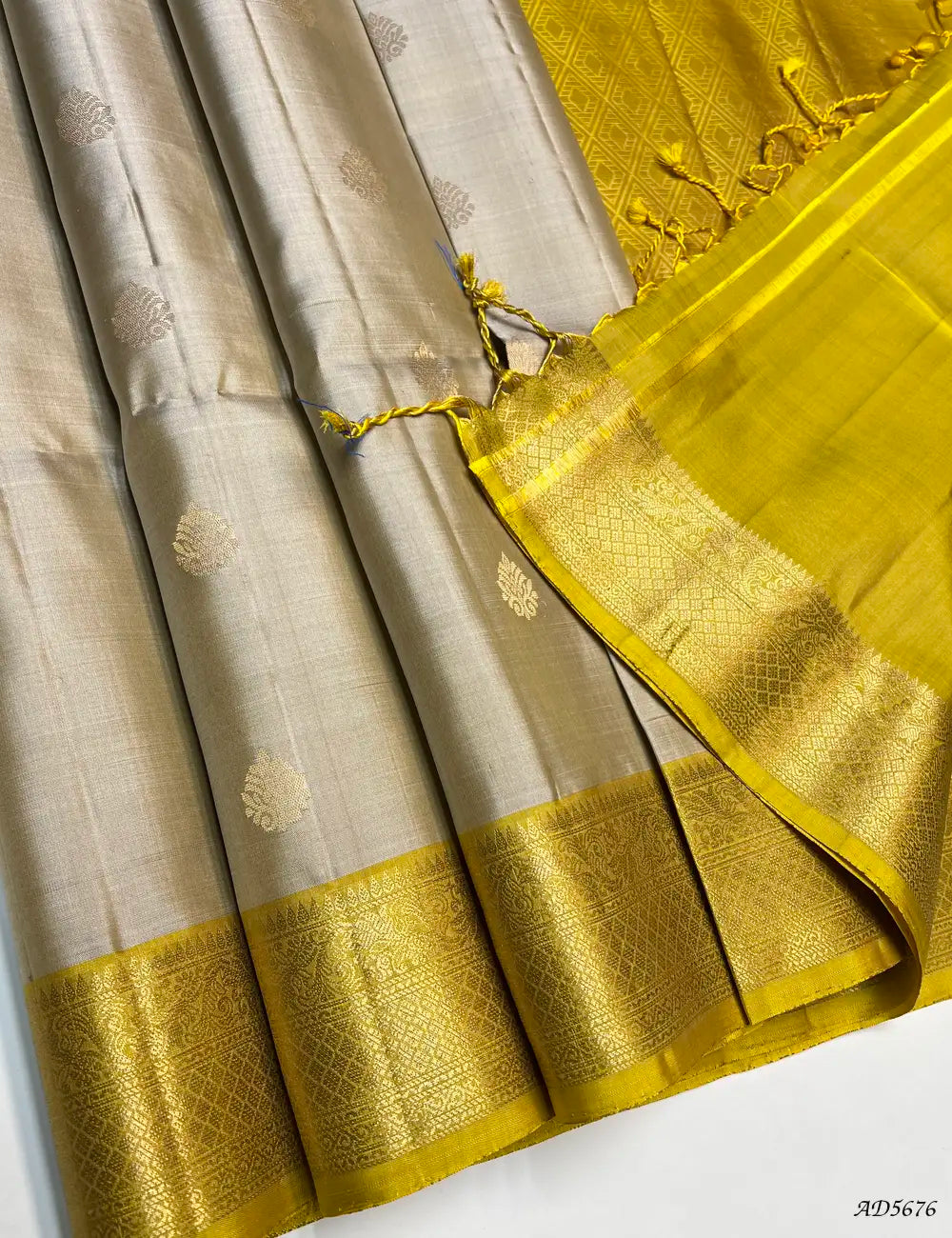 Ivory & Yellow - Kanchi Border Soft Silk Saree Pallu View