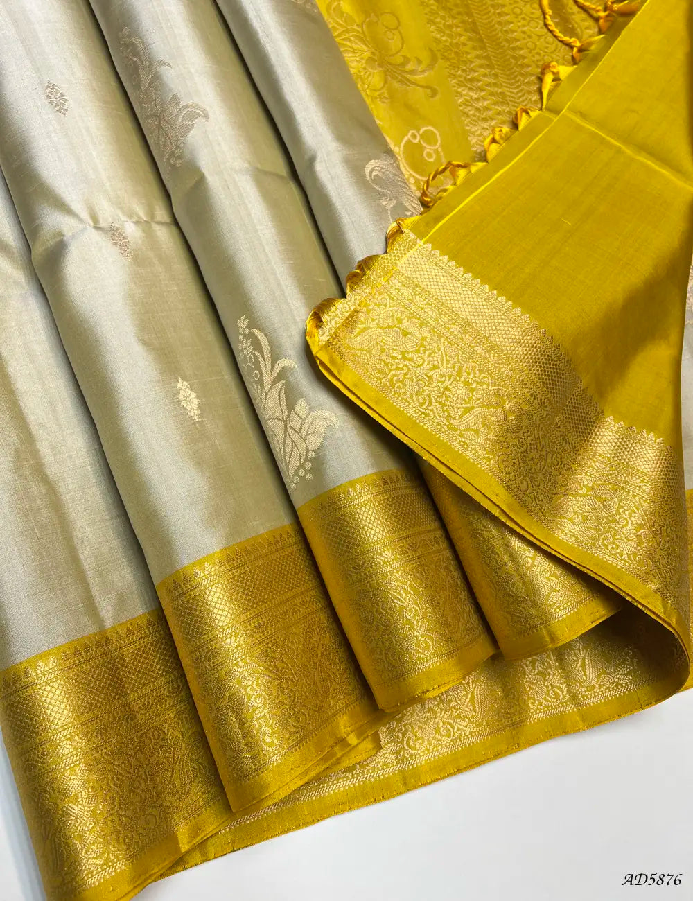 Ivory & Yellow - Kanchi Border Soft Silk Saree Pallu View